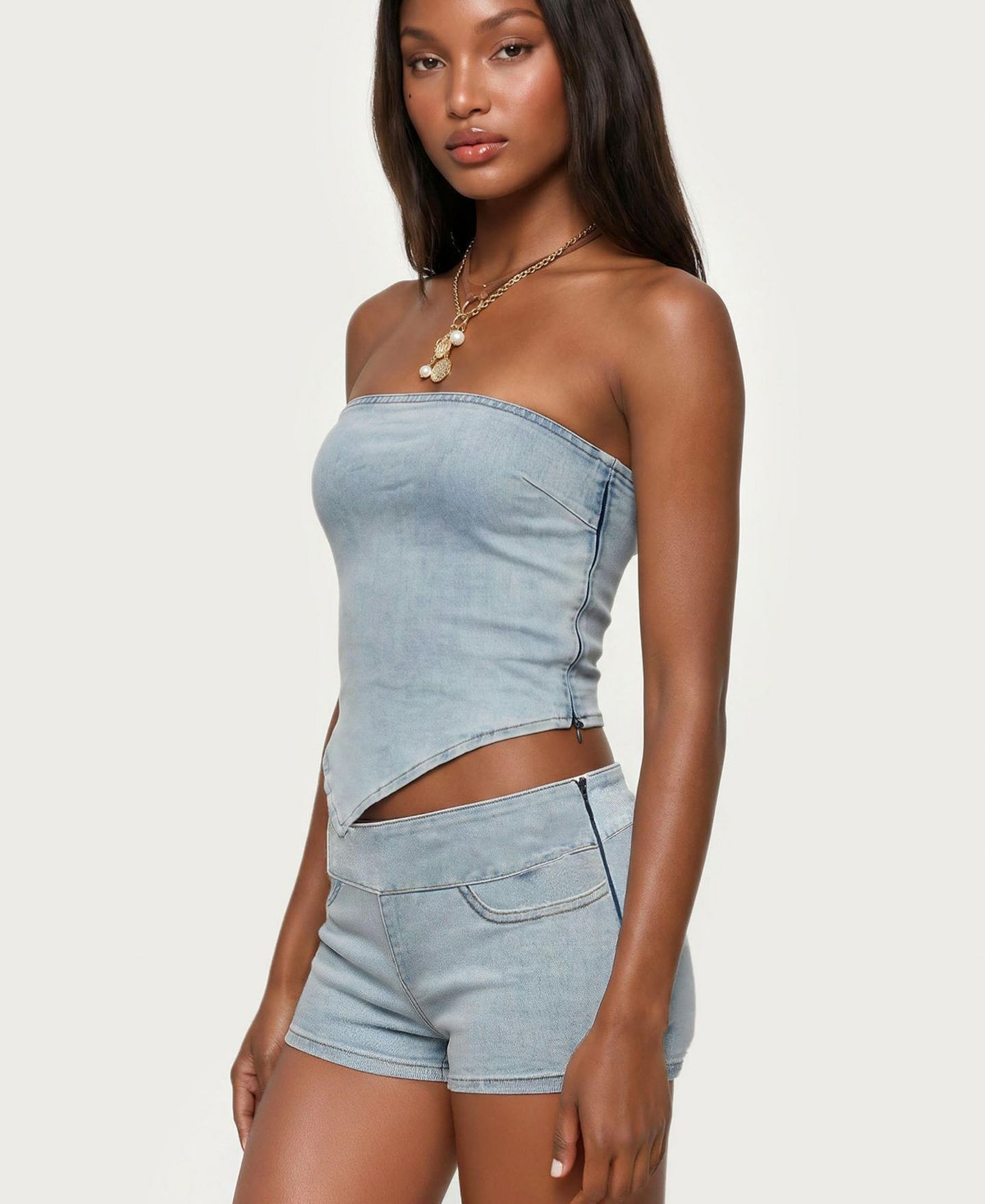 Женский топ Edikted Zaida Asymmetric Denim Strapless, цвет: Светлый синий — фото 4