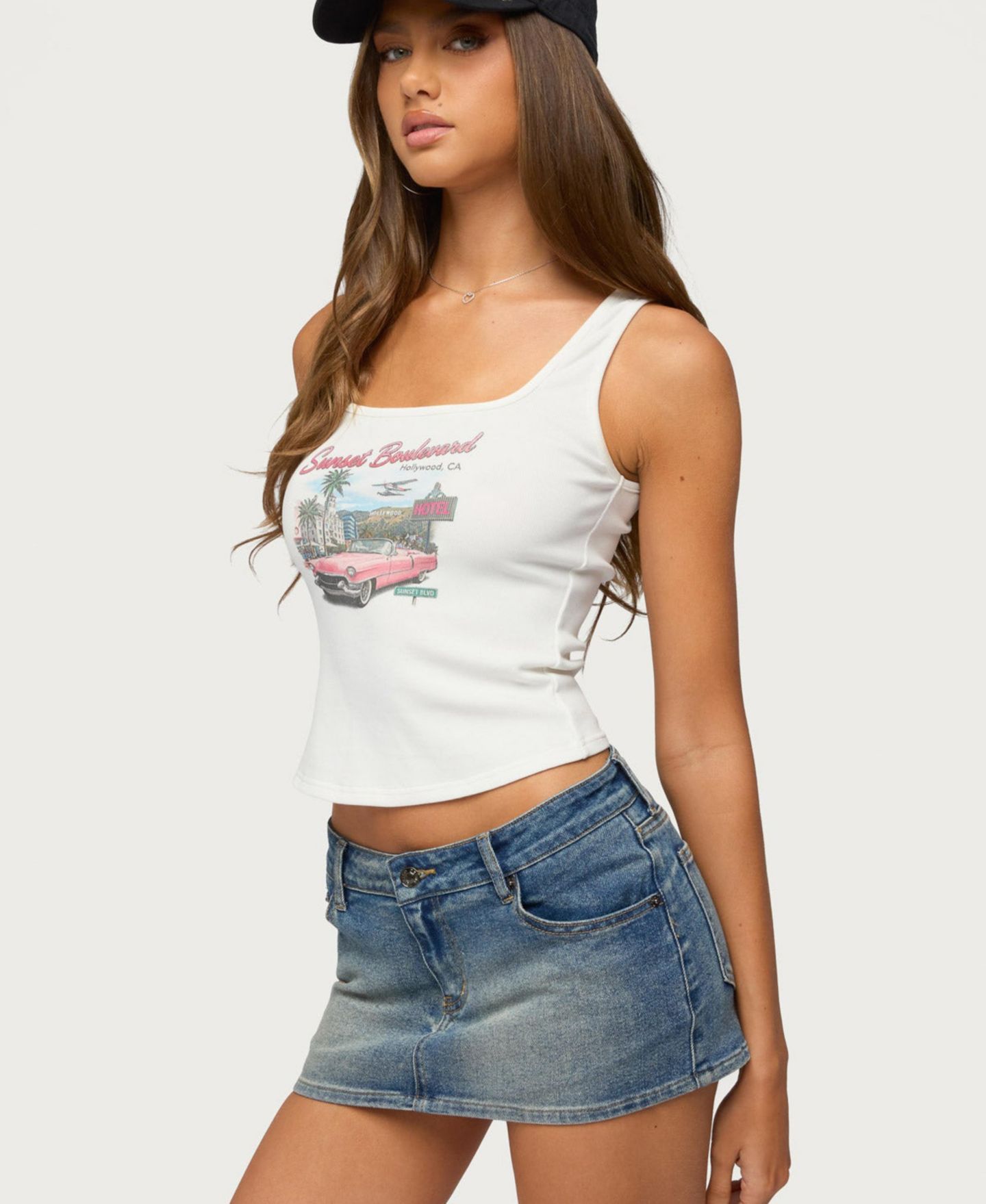 Женский топ Edikted Sunset Boulevard Sleeveless Square Neck Graphic, цвет: Белый — фото 4