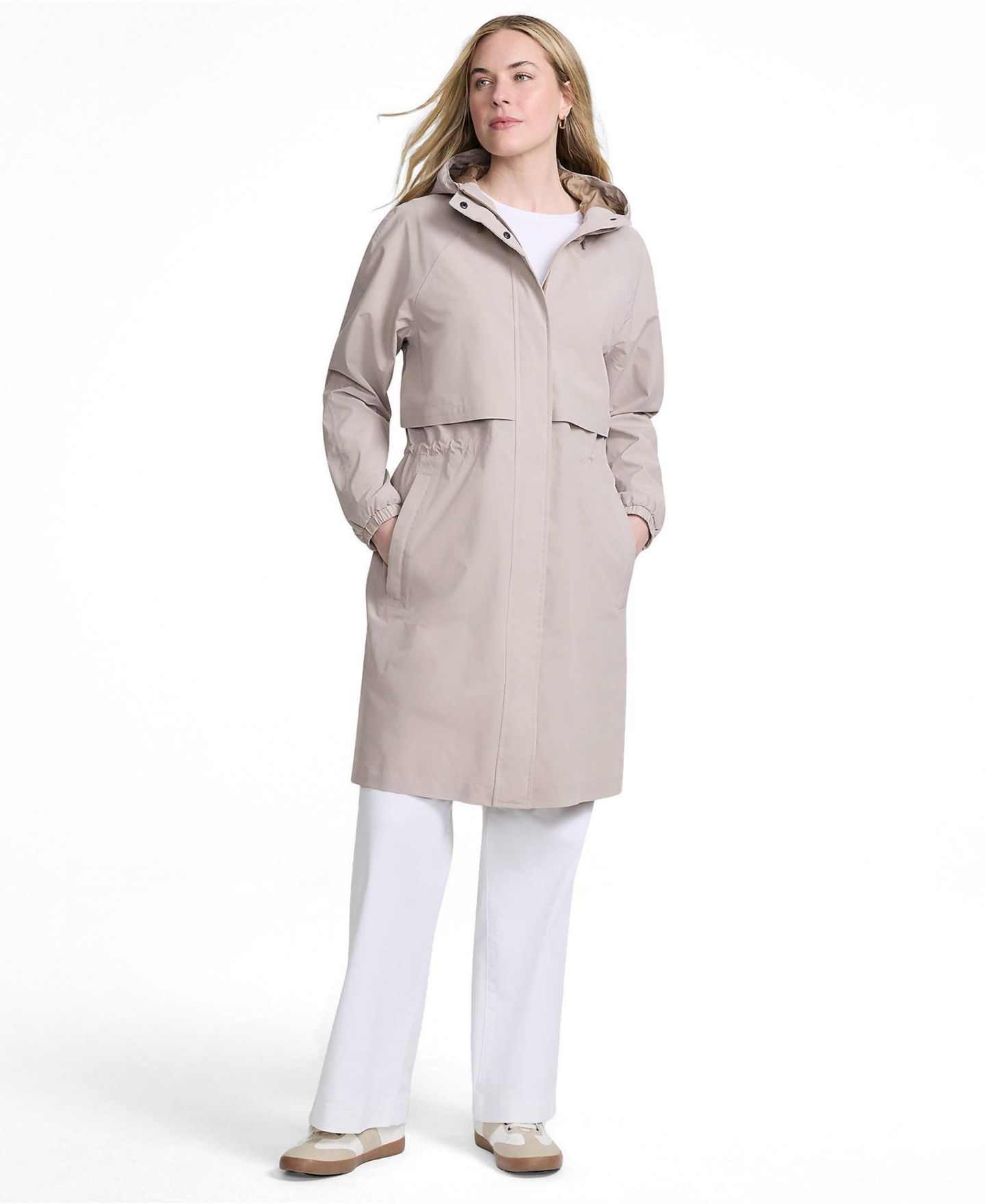 Женские куртки Lands' End Squall Packable Long Raincoat, цвет: Мягкий серо-бежевый — фото 2