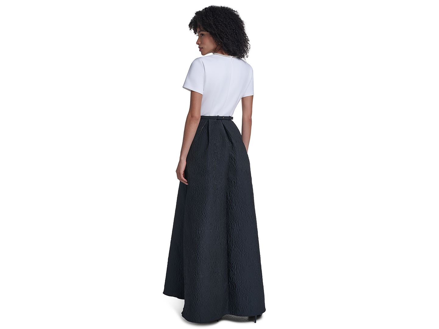 Женские платья KARL LAGERFELD PARIS Textured Maxi A-Line Gown, цвет: Мягкий белый чёрный — фото 5