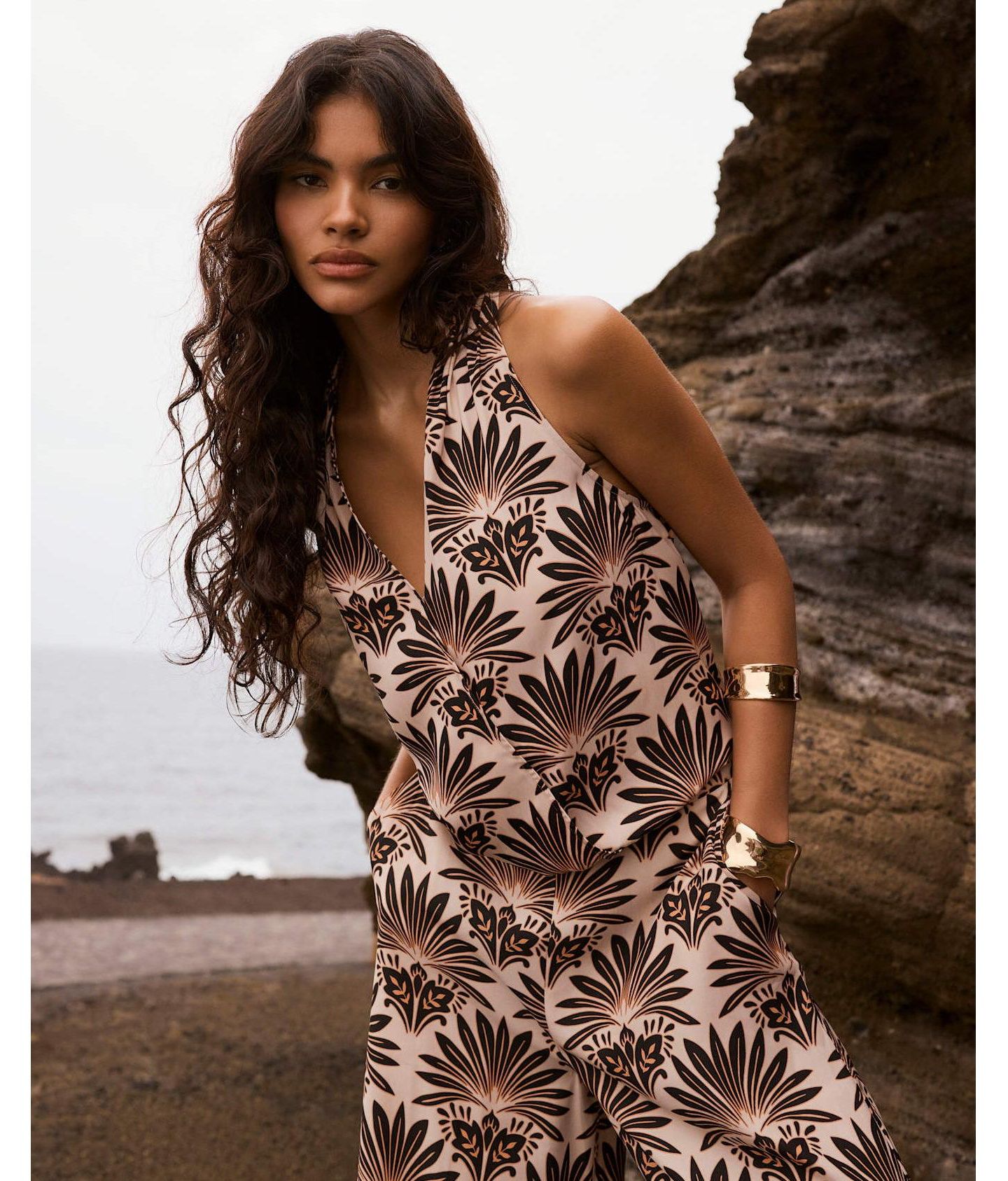Женский топ Mint Velvet Sunset Palm Halter V-Neck Wrap, цвет: Чёрный — фото 3