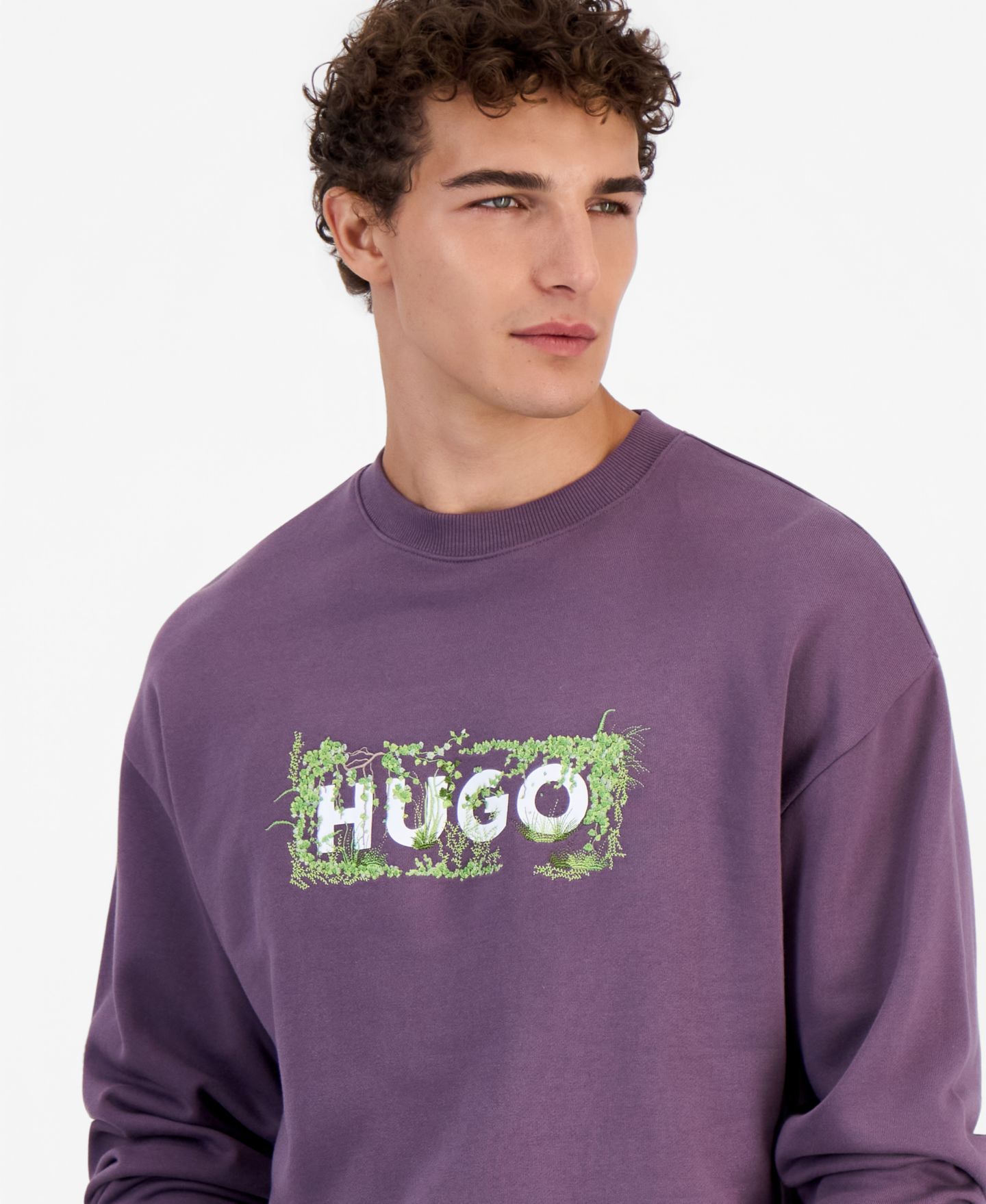 Мужской свитшот Hugo Boss Niviocrew Regular-Fit French Terry Crewneck, цвет: Фиолетовый — фото 3