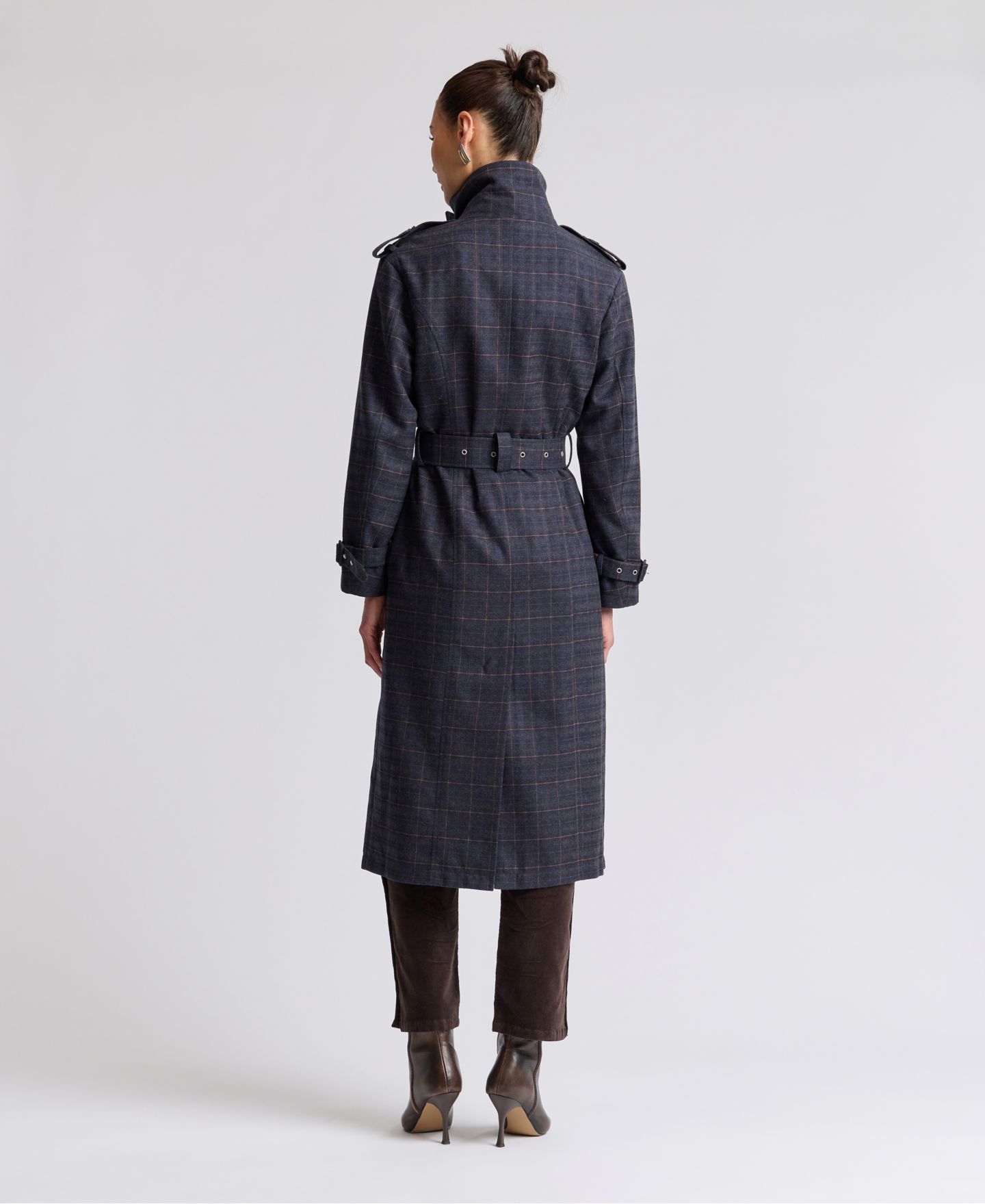 Женское пальто Avec Les Filles Plaid Funnel Neck Belted Trench, цвет: Тёмно-синий серый клетчатый — фото 5