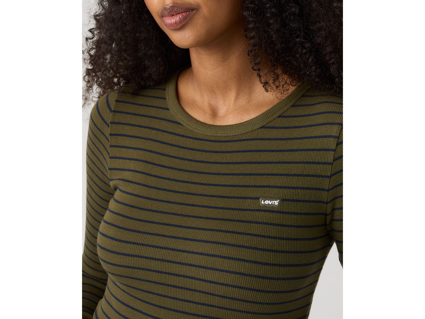 Женская футболка Levi's Hayes Long-Sleeve T-Shirt, цвет: Полосатый оливковый ночной — фото 3