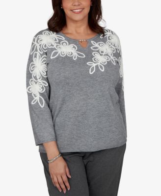 Plus Size 3/4-Sleeve Keyhole Neck Floral Embroidery Sweater