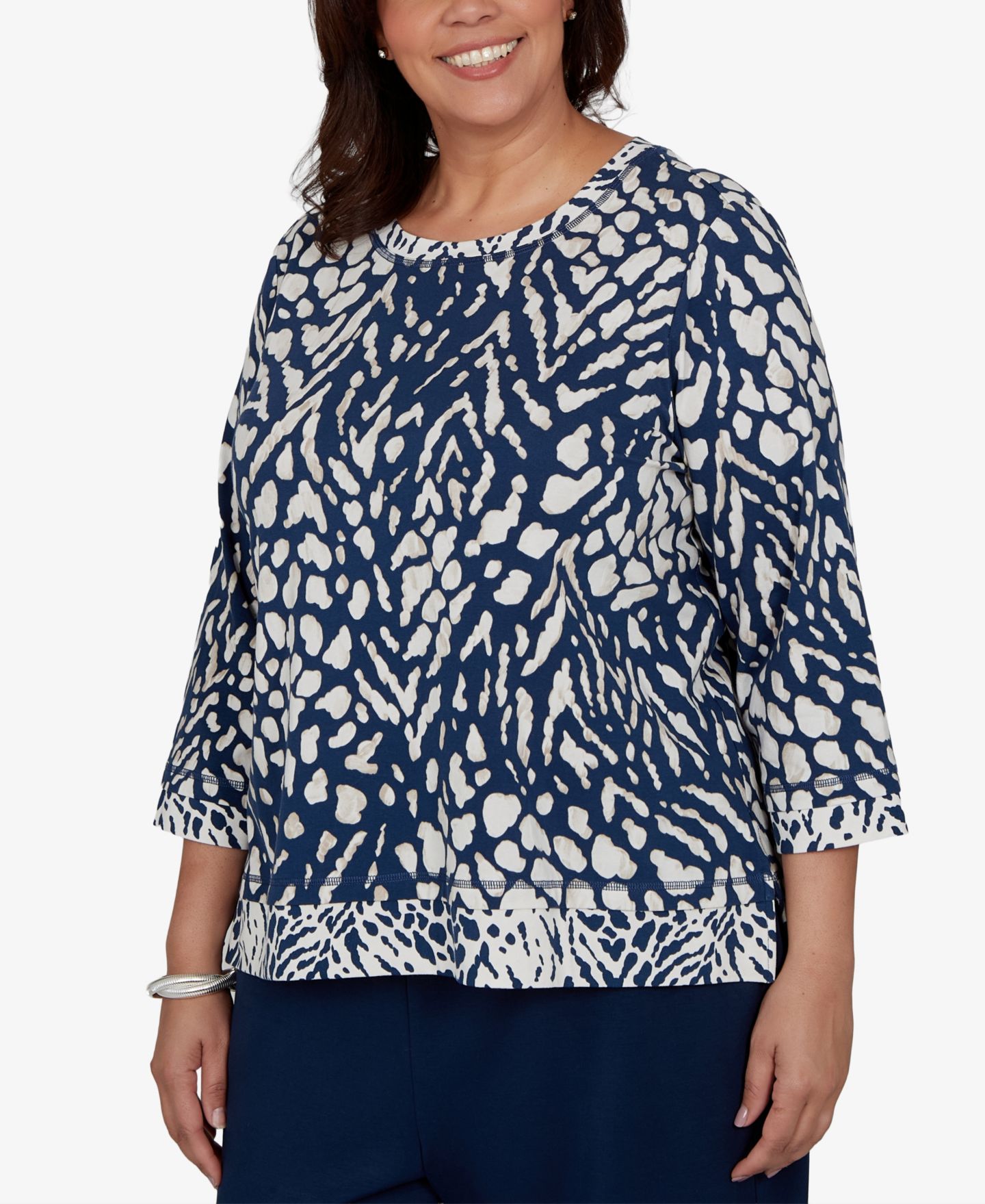 Женская футболка Alfred Dunner Plus Size 3/4-Sleeve Cotton-Blend with Pockets, цвет: Чернильный — фото 3