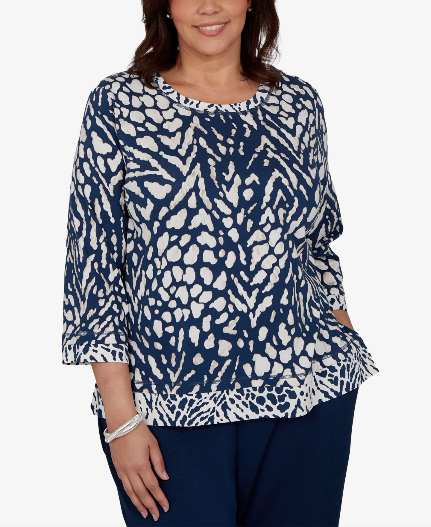 Женская футболка Alfred Dunner Plus Size 3/4-Sleeve Cotton-Blend with Pockets, цвет: Чернильный — фото 2