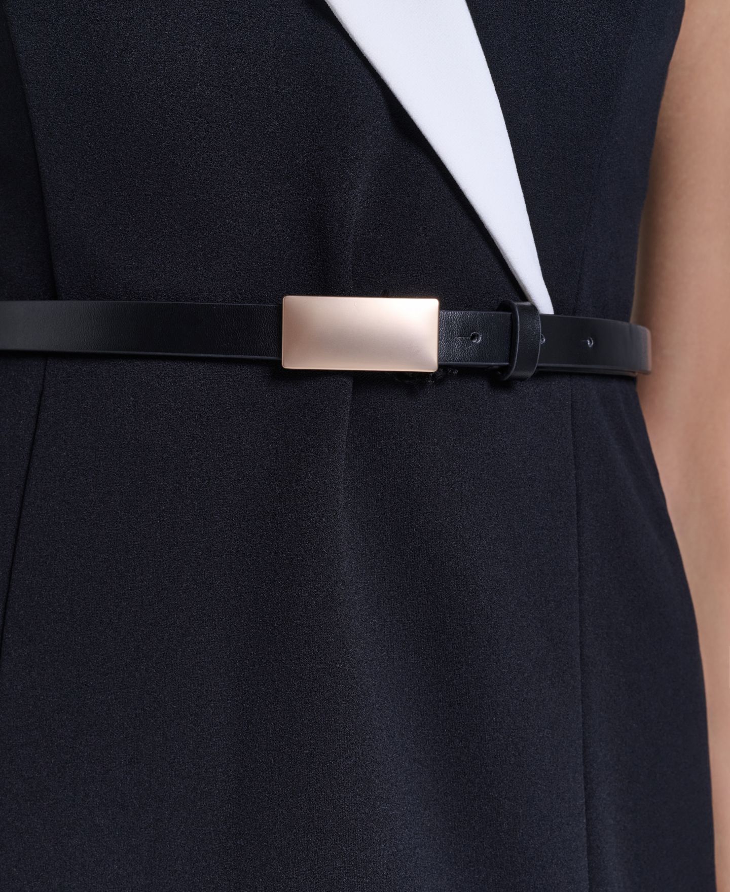 Женское платье Calvin Klein V-Neck Sleeveless Sheath, цвет: Чёрный / Кремовый — фото 4