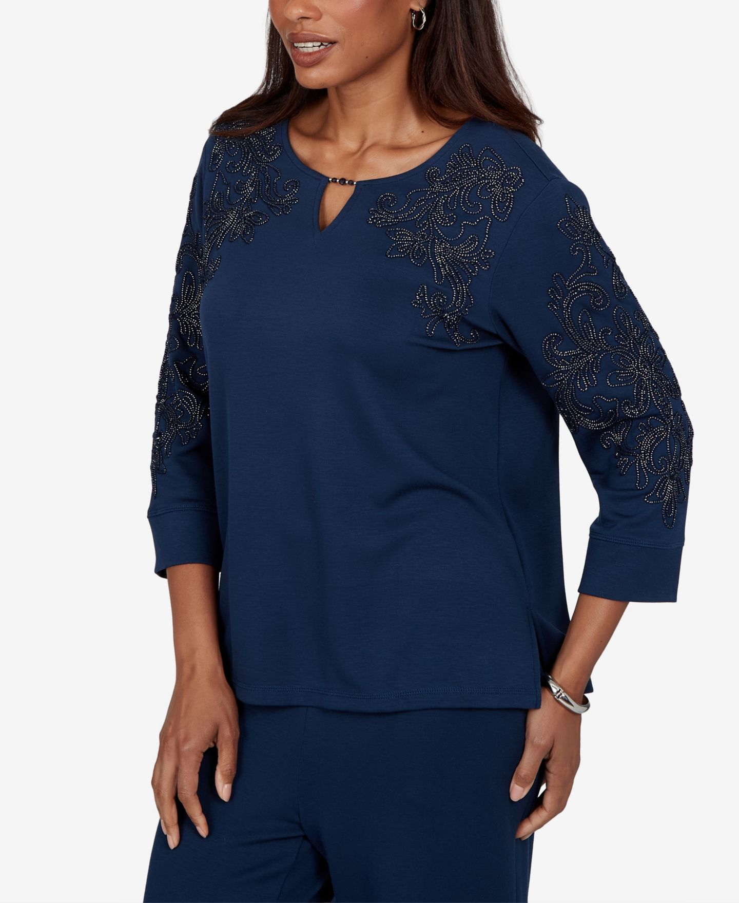 Женский топ Alfred Dunner Petite Embellished Keyhole Neck 3/4-Sleeve, цвет: Чернильный — фото 4