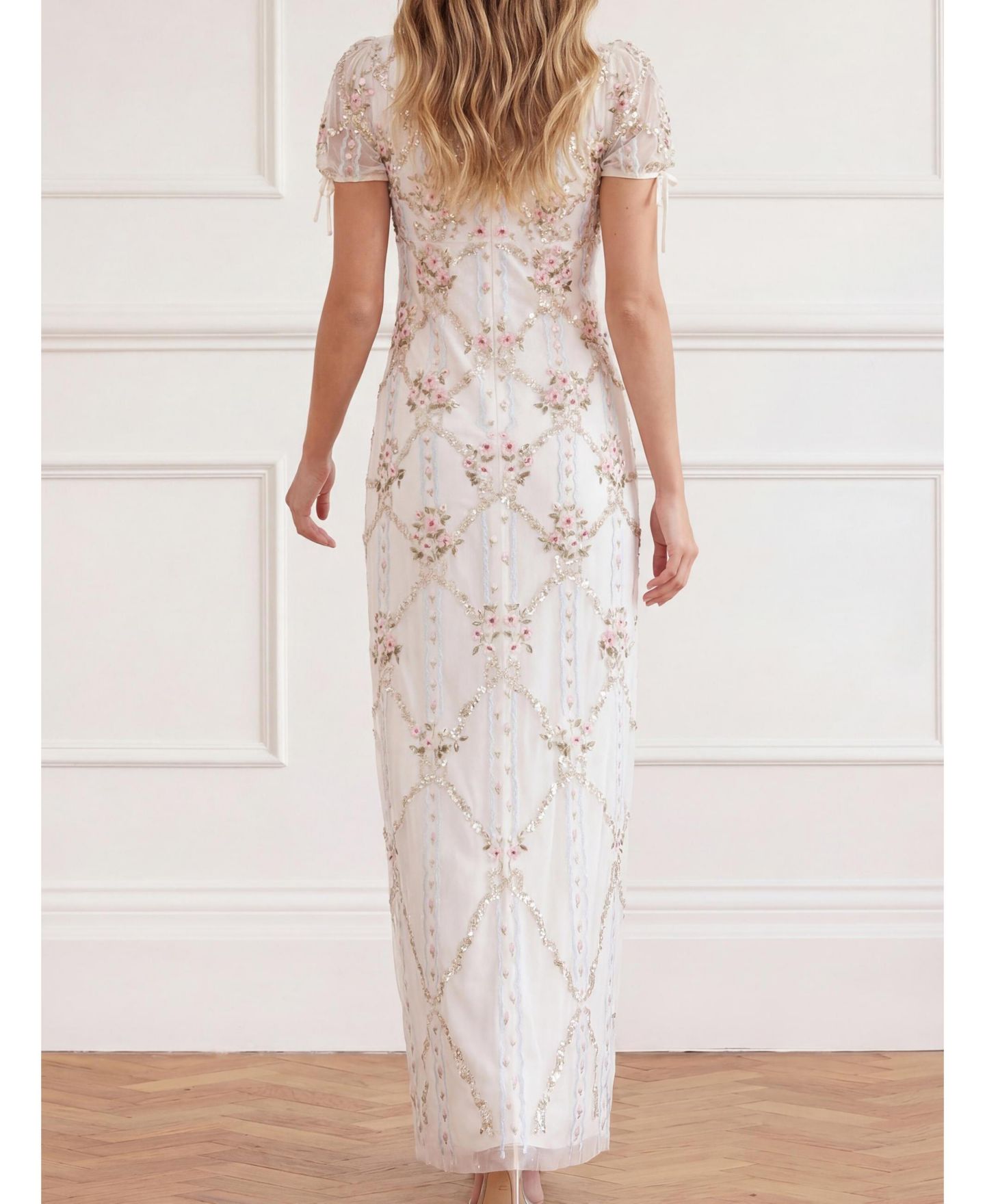 Женское платье Needle & Thread High-Neck Embroidered Maxi Gown, цвет: Меловой — фото 3