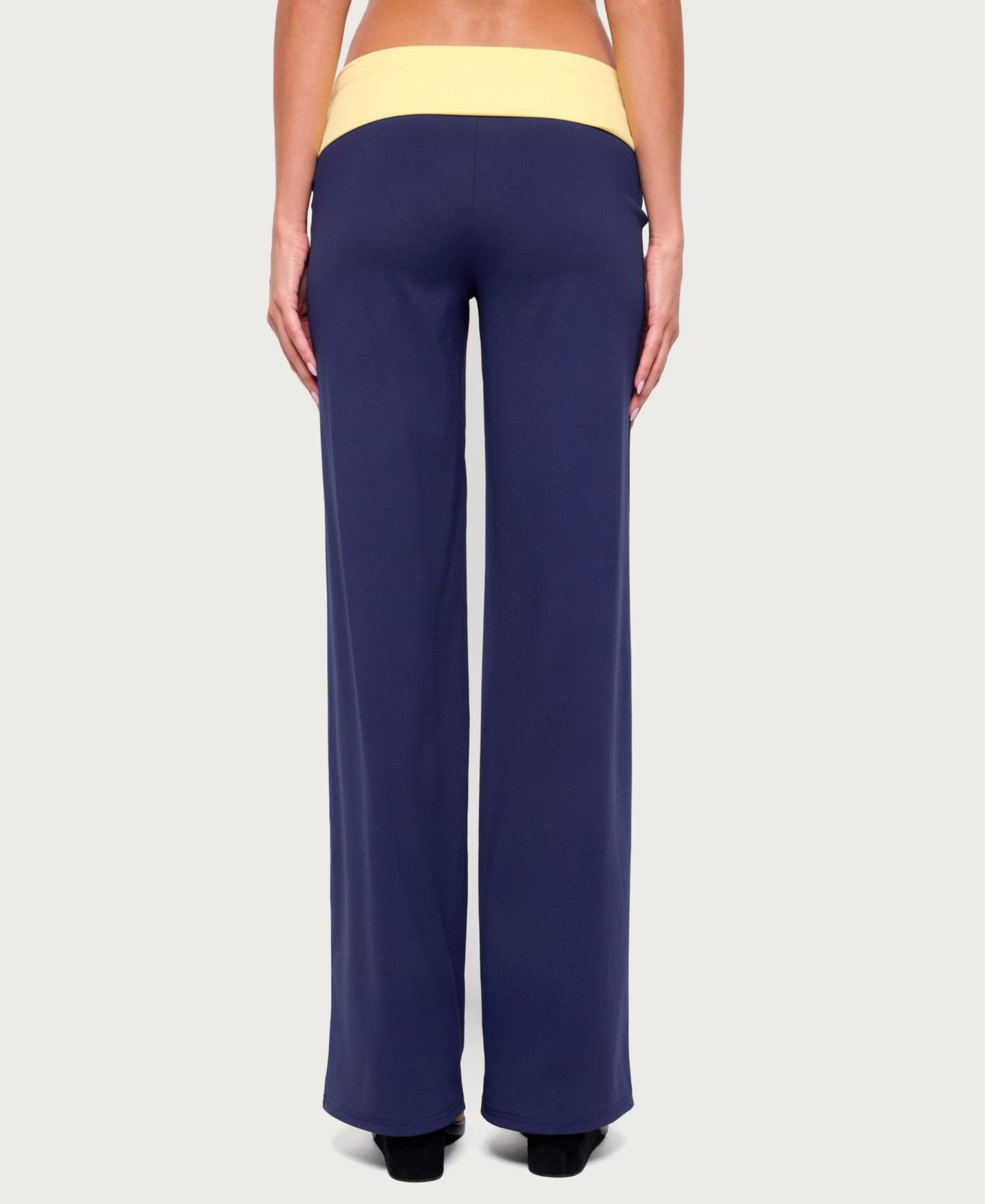Женские брюки Edikted Dayna Contrast Low-Rise Foldover Straight-Leg, цвет: Тёмно-синий — фото 4