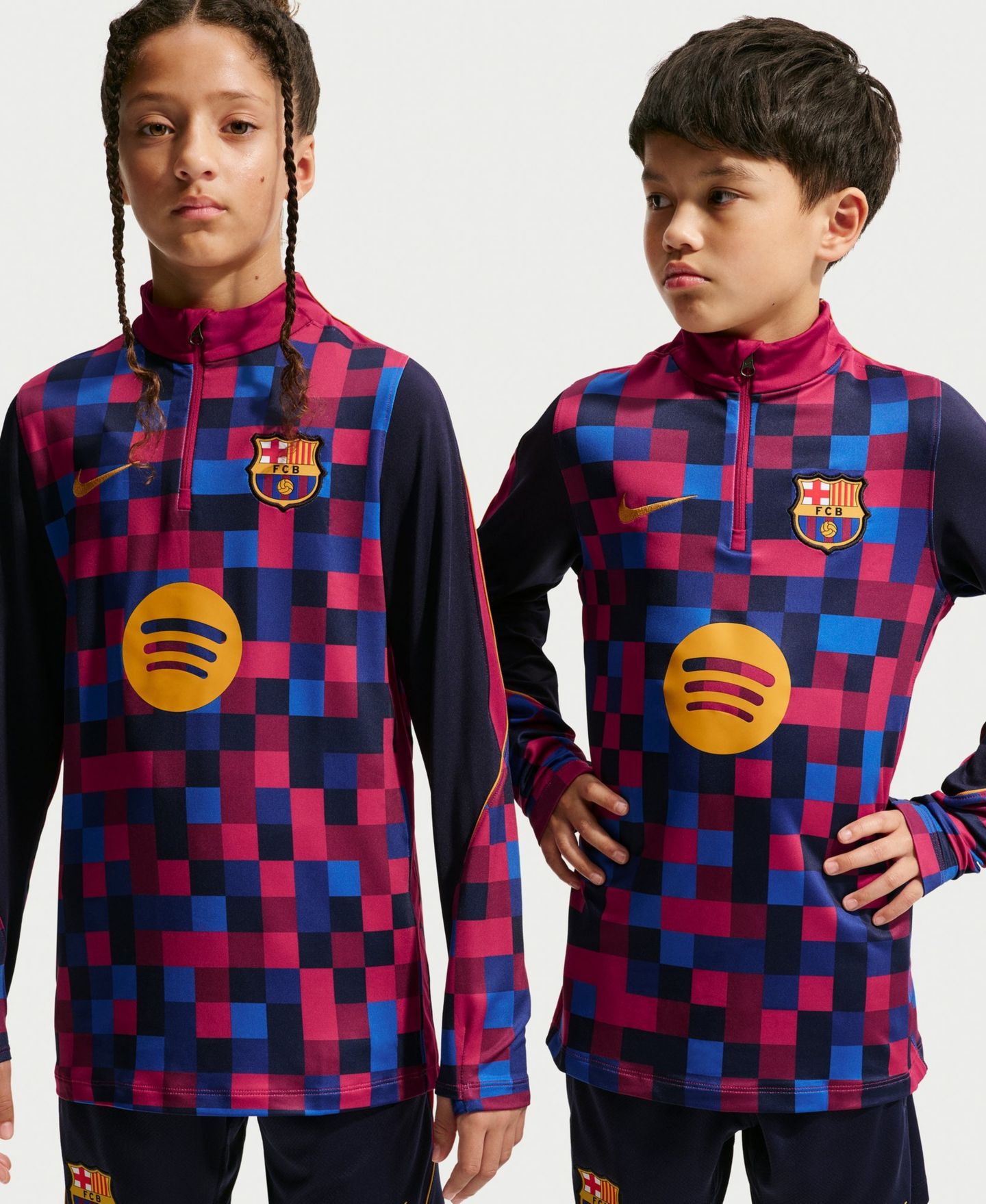 Детское джерси Nike Big Boys and Girls Garnet Barcelona 2026/27 Strike Dri-FIT Long Sleeve Quarter-Zip Drill Jersey — фото 3
