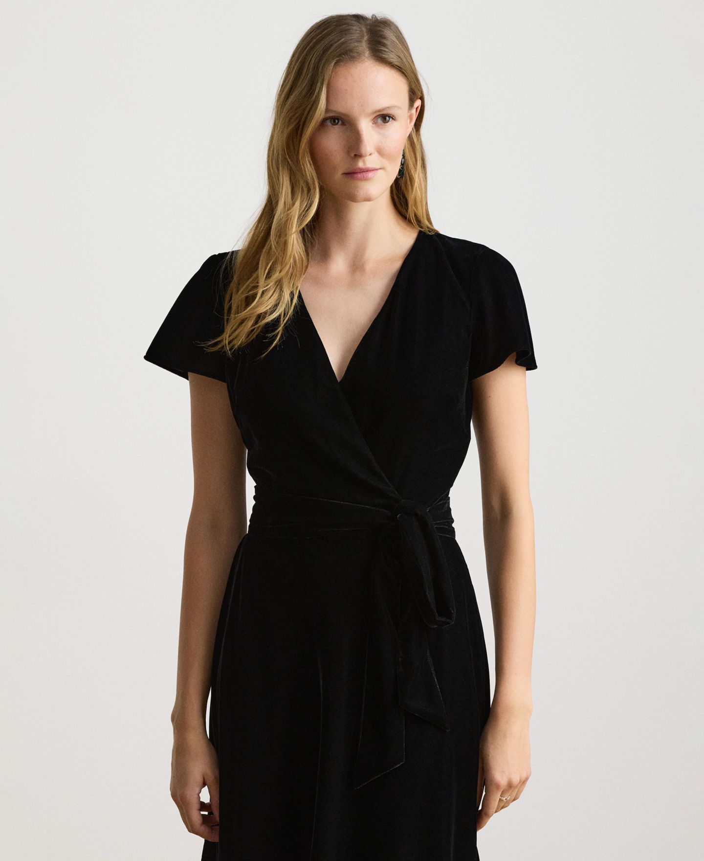 Женское платье Lauren Ralph Lauren Velvet Surplice Midi, цвет: Чёрный бархатный — фото 2