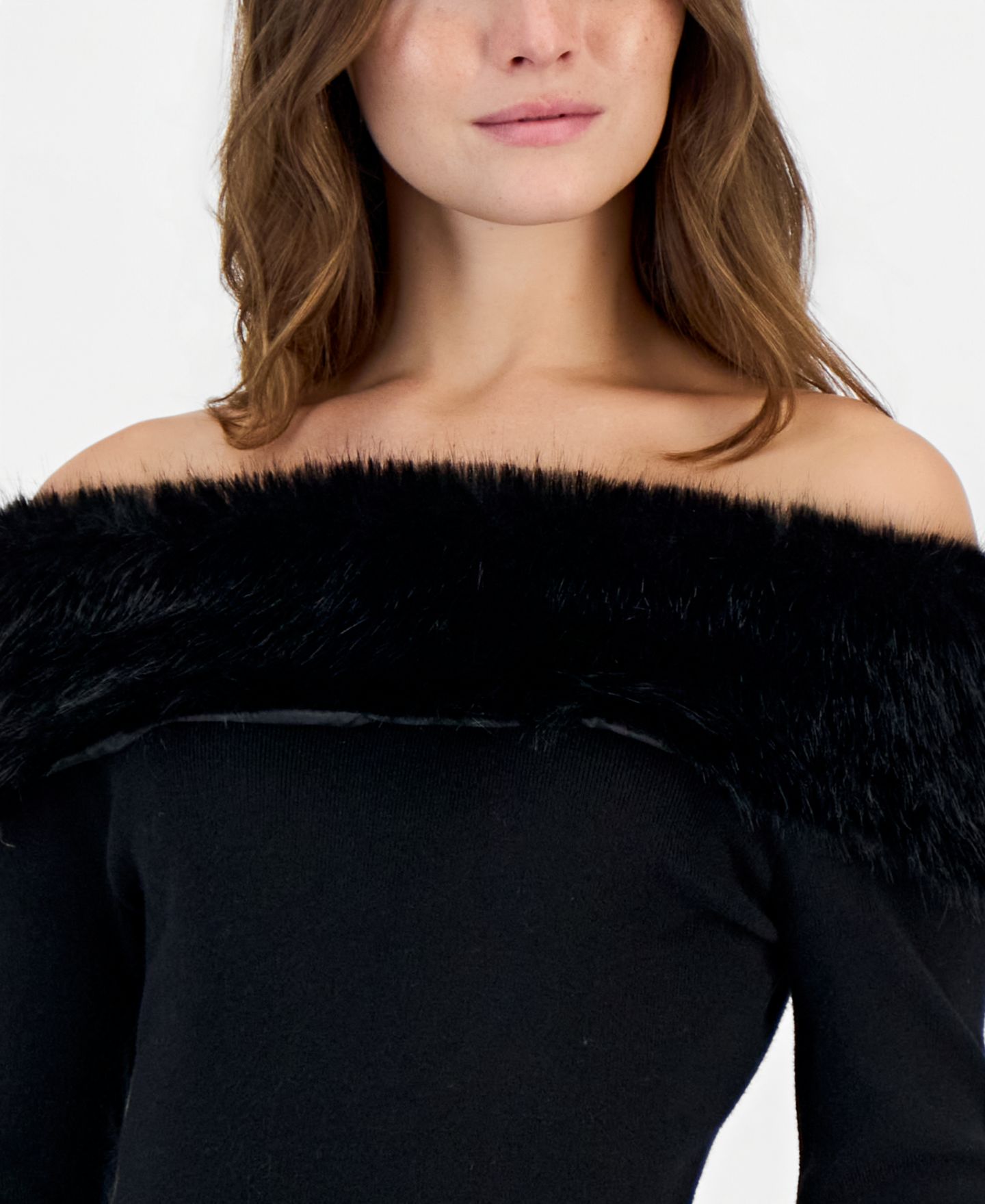 Женский свитер Madden Girl Juniors' Marilyn Faux Fur Off-the-Shoulder Pullover, цвет: Чёрный — фото 4