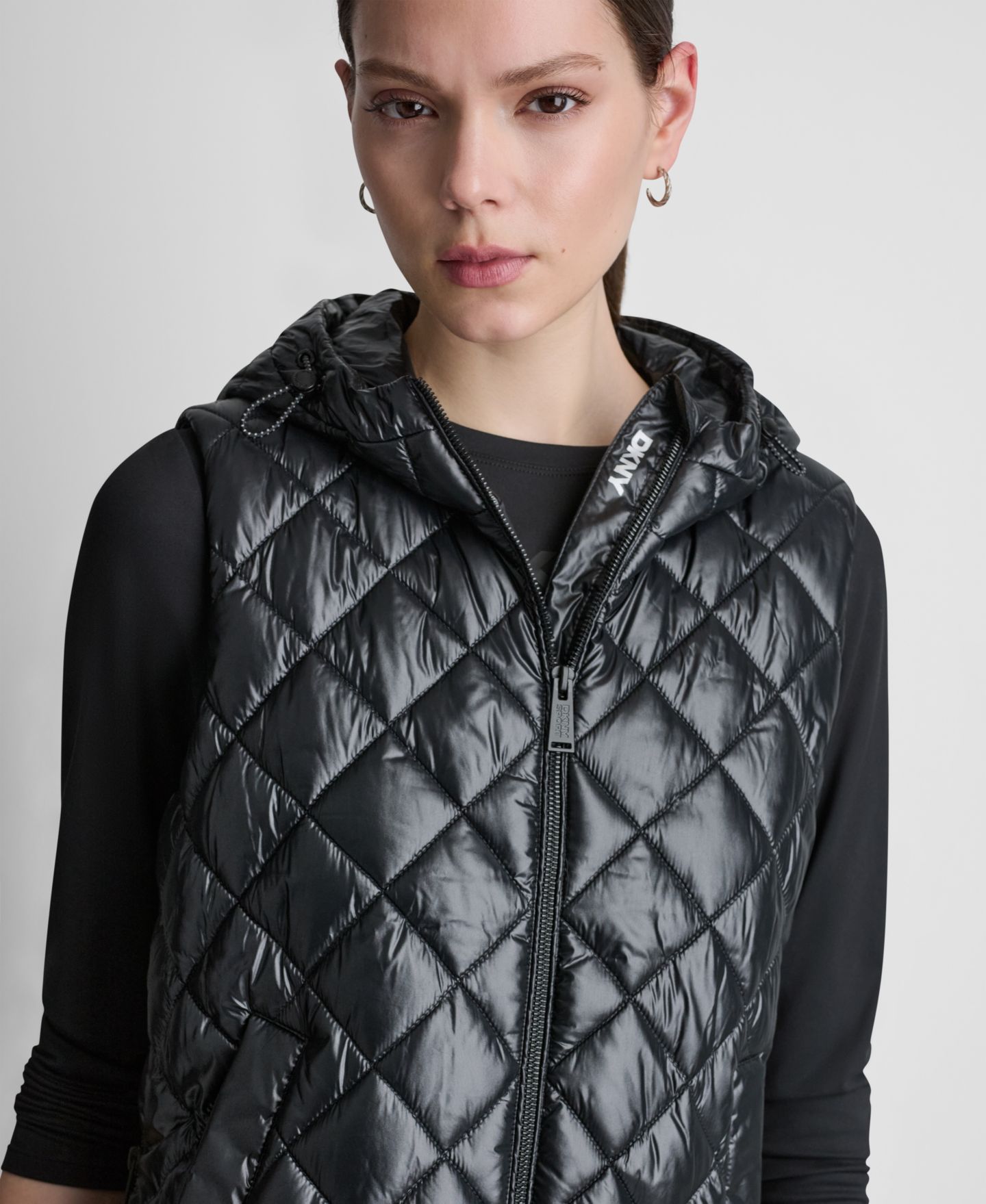 Женский жилет DKNY Sport Hooded Diamond Quilt, цвет: Металлик чёрный — фото 5