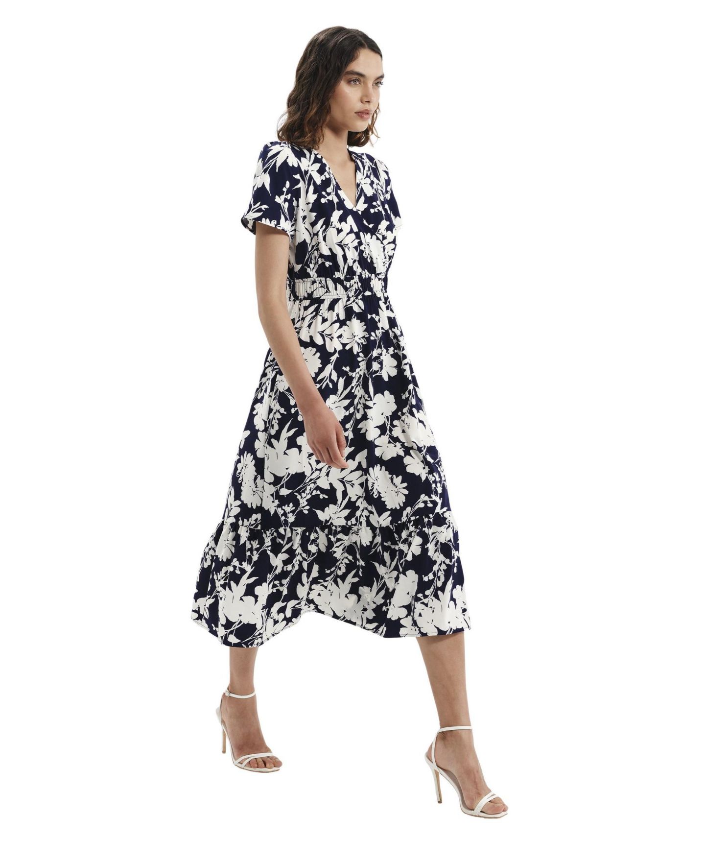 Женское платье Finery London Deena Wrap Floral Short-Sleeve Midi, цвет: Тёмно-синий с принтом — фото 5