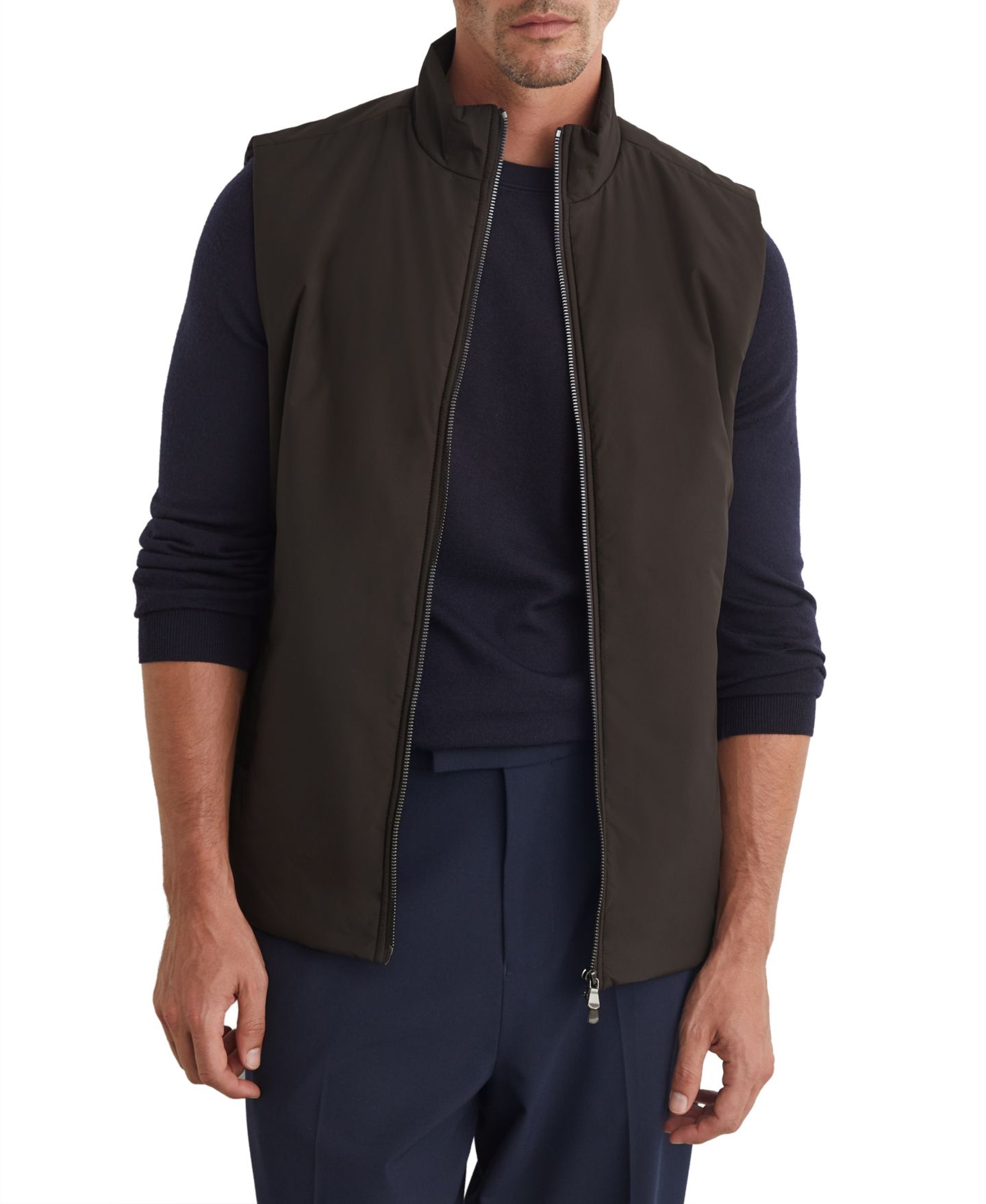 Мужской жилет REISS Axel Padded Funnel-Neck Two-Way Front Zip Vest, цвет: Тёмный коричневый — фото 1