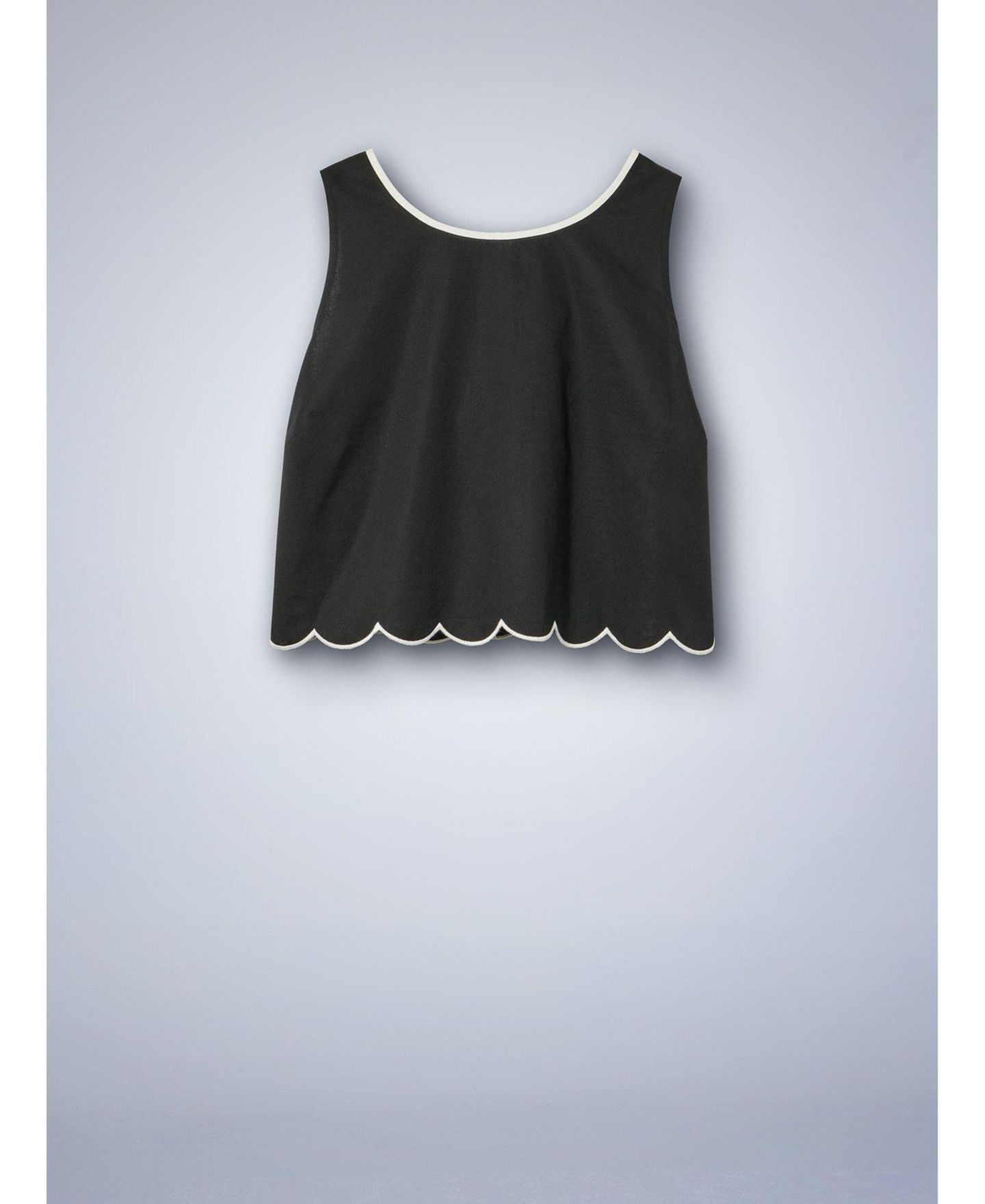 Женский топ Torrid Plus Size Belle Isle Sleeveless Scalloped-Edge Crop, цвет: Глубокий чёрный — фото 4