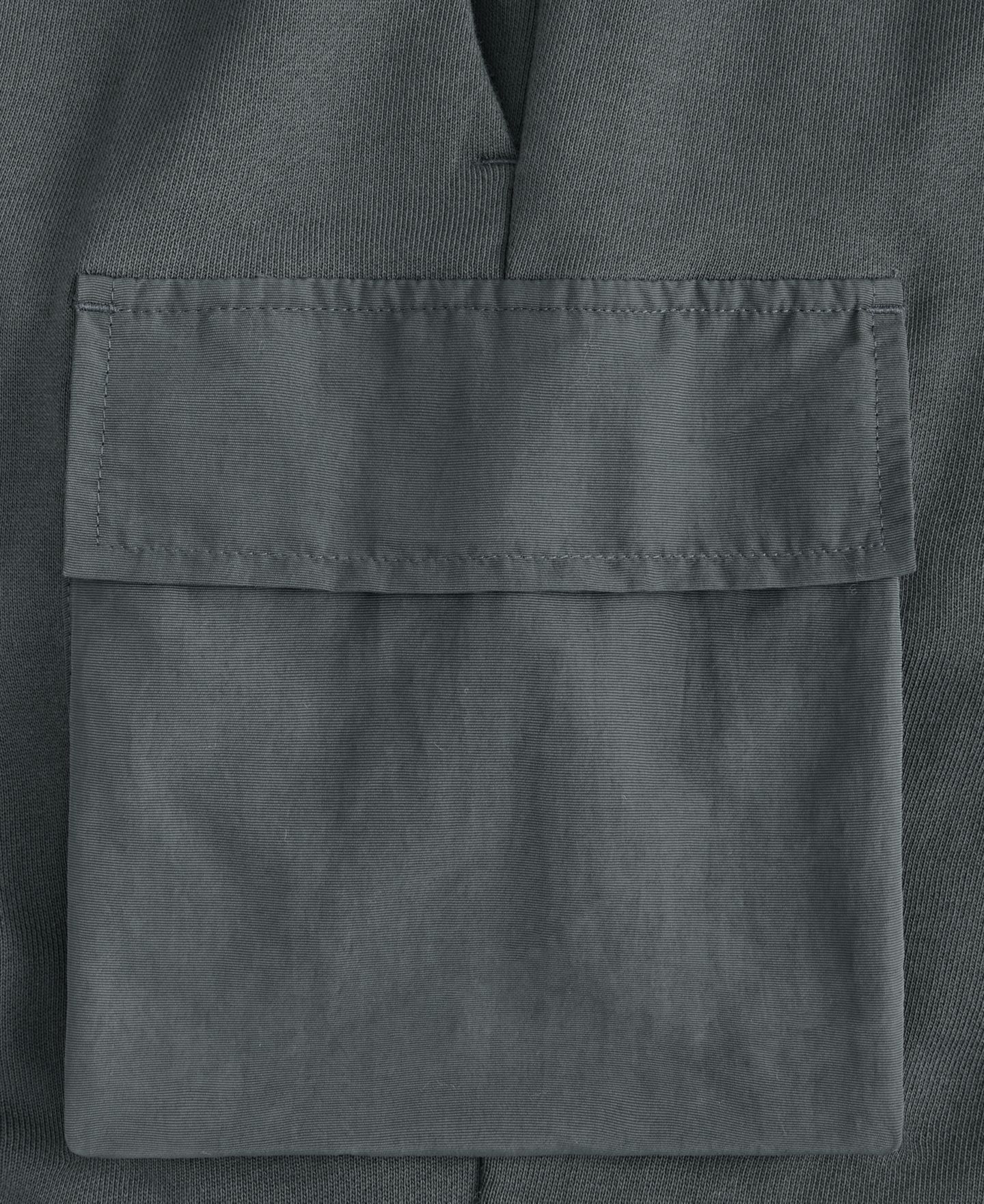Мужские шорты Mode of One Regular-Fit Printed 7" French Terry Cargo, цвет: Чёрный песочный — фото 6