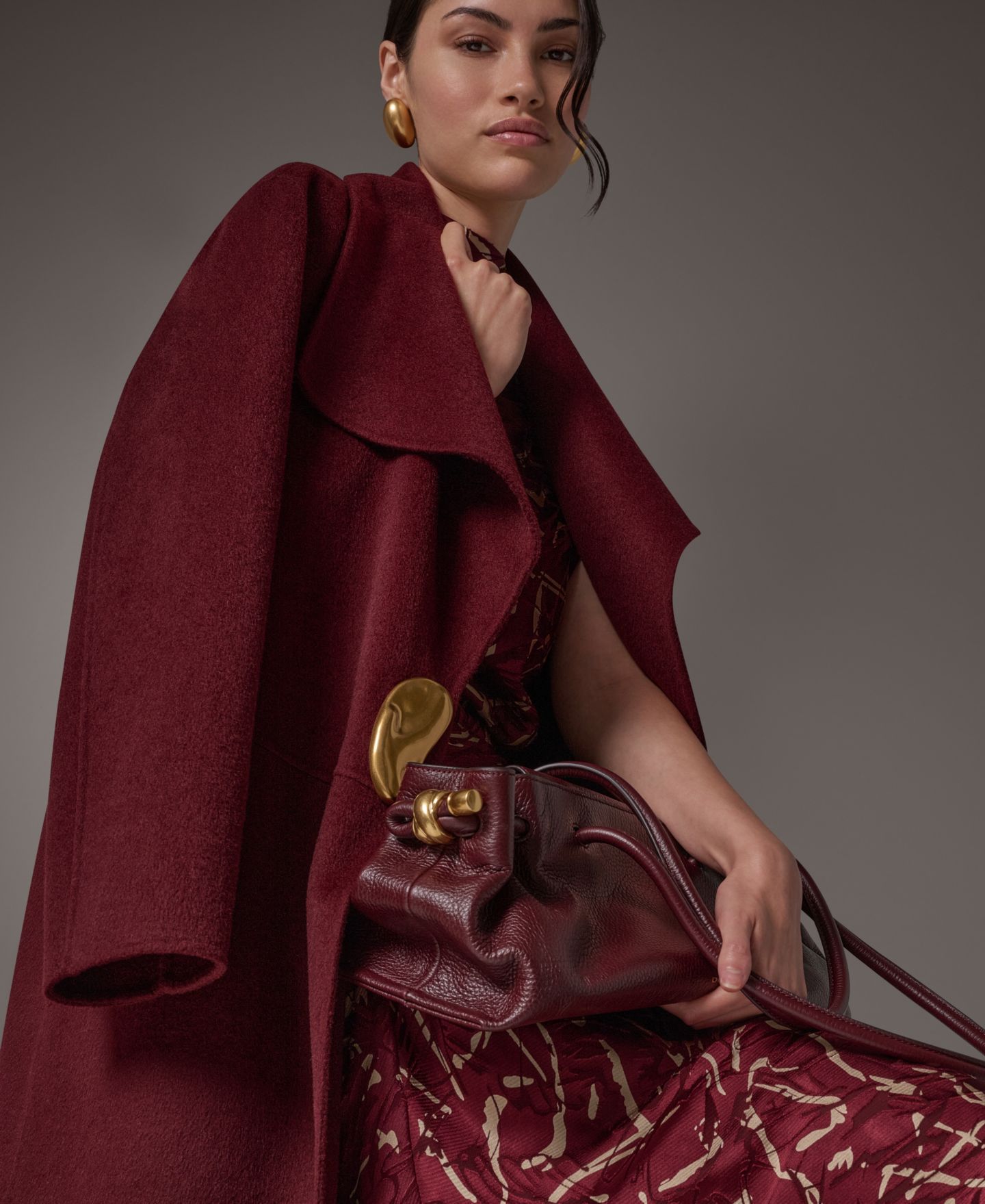 Женское пальто Donna Karan New York Wool-Blend Oversized Coat, цвет: Чёрный вишнёвый — фото 18