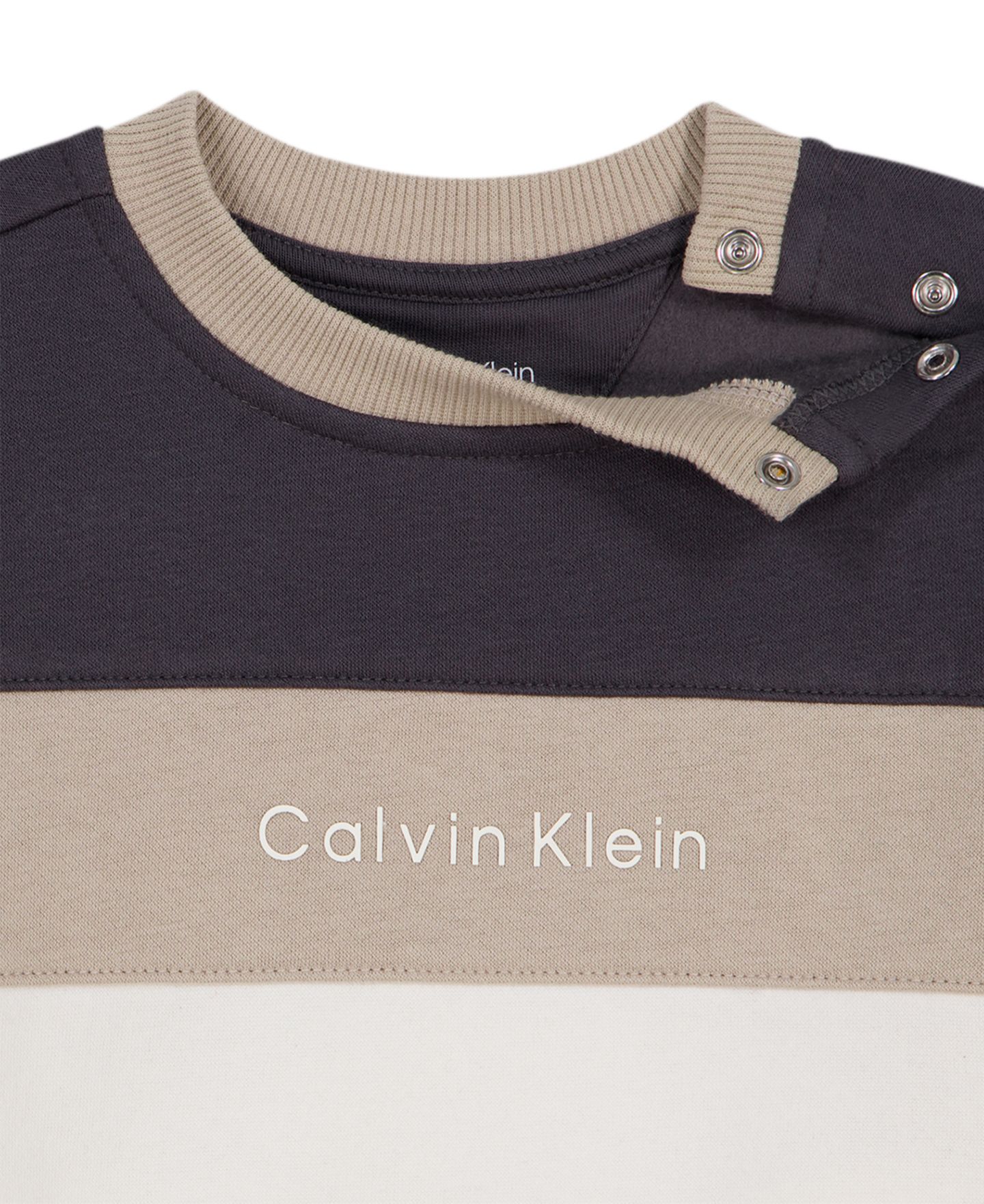 Детский комплект Calvin Klein: свитшот из хлопковой смеси в стиле колор-блок и брюки, 2T-7, цвет: Слоновая кость / Тёмно-синий — фото 6