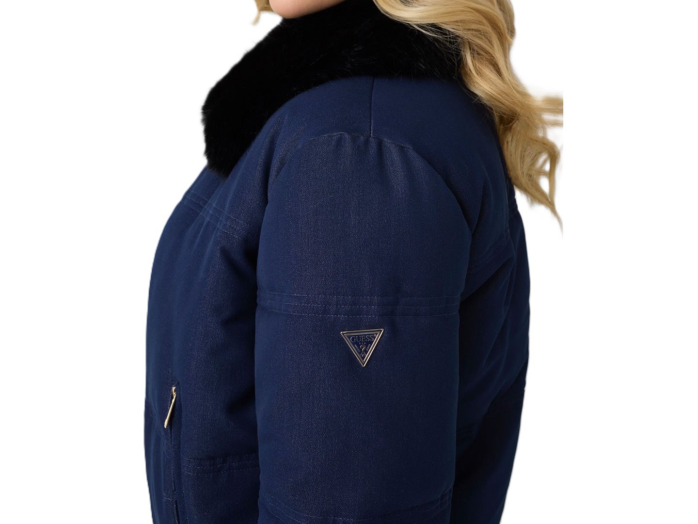 Женская куртка GUESS Ivana Puffer-Bomber Faux-Fur Collar Synched-Waist Denim, цвет: Синий — фото 4
