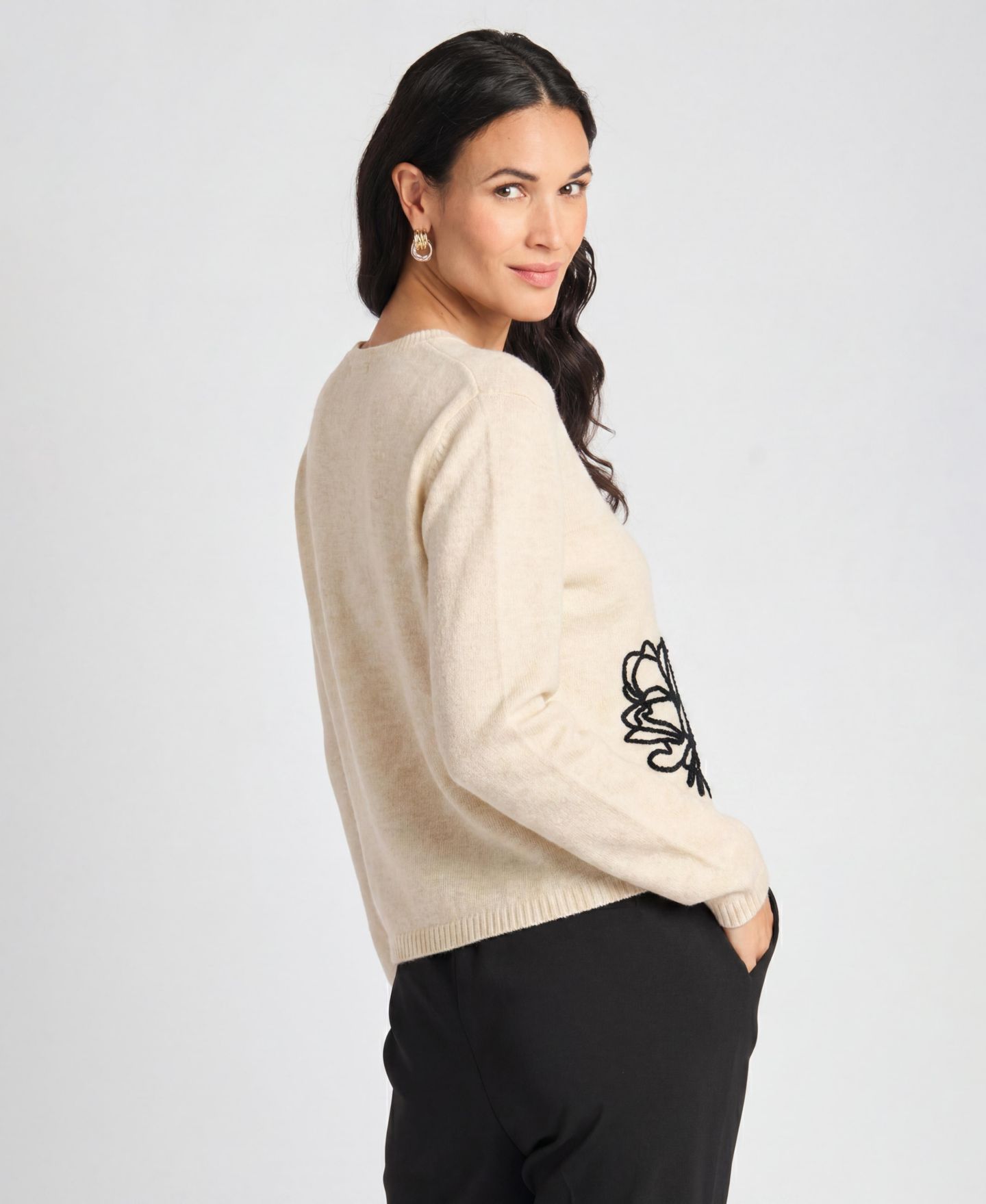 Женский свитер Vince Camuto Chenille Floral Embroidery Crewneck, цвет: Берёзовый — фото 4