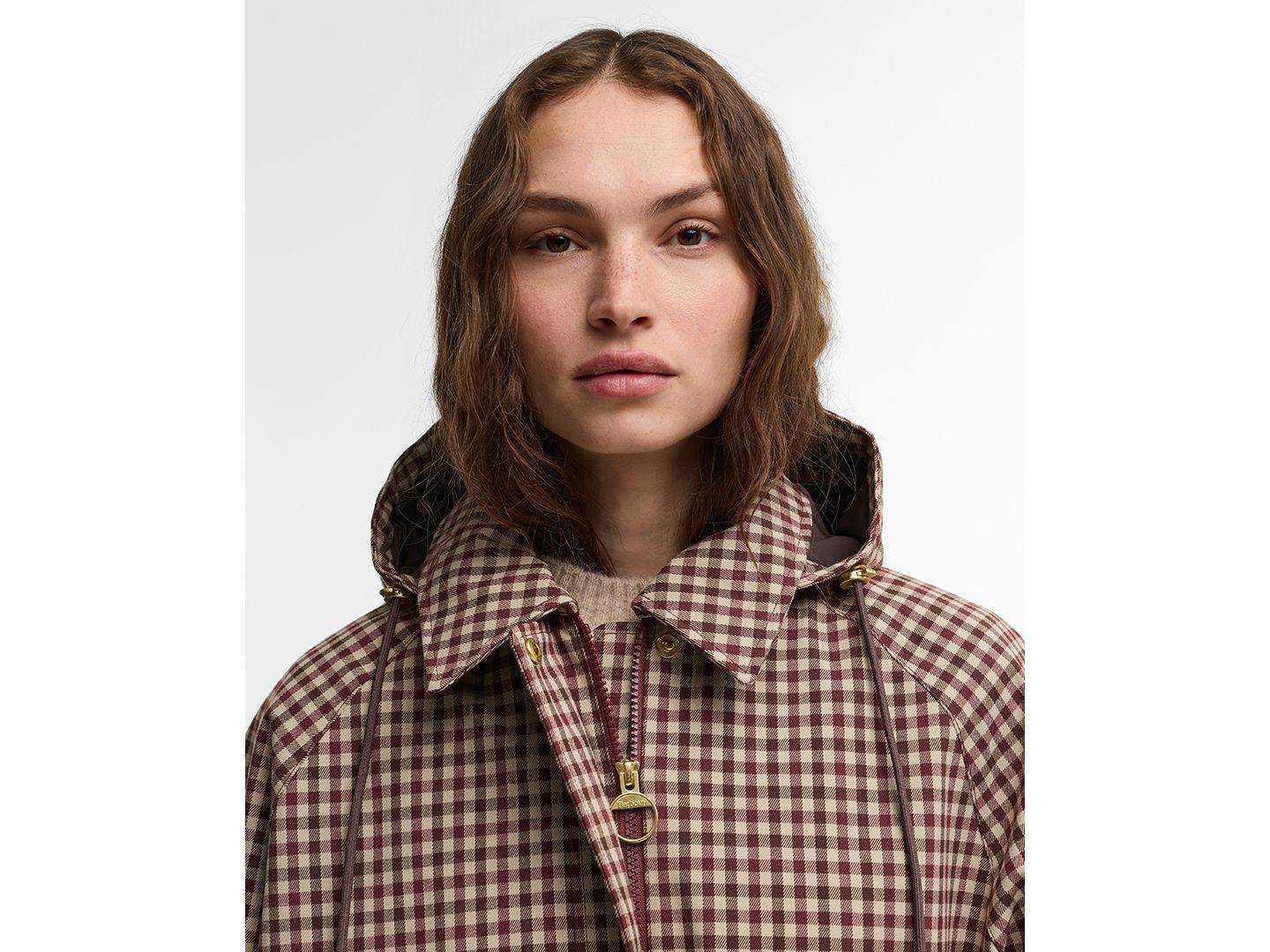 Женские куртки Barbour Audrey Gingham Hooded Raincoat, цвет: Клюквенный коричневый в мелкую клетку — фото 3