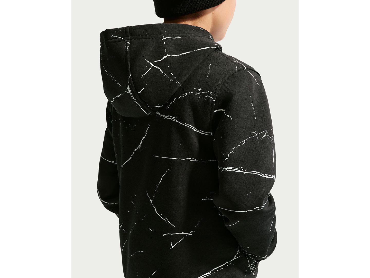 Детское худи Nike Sportswear Club Fleece Allover-Print Kangaroo Pocket Pullover, цвет: Чёрный / Белый — фото 4