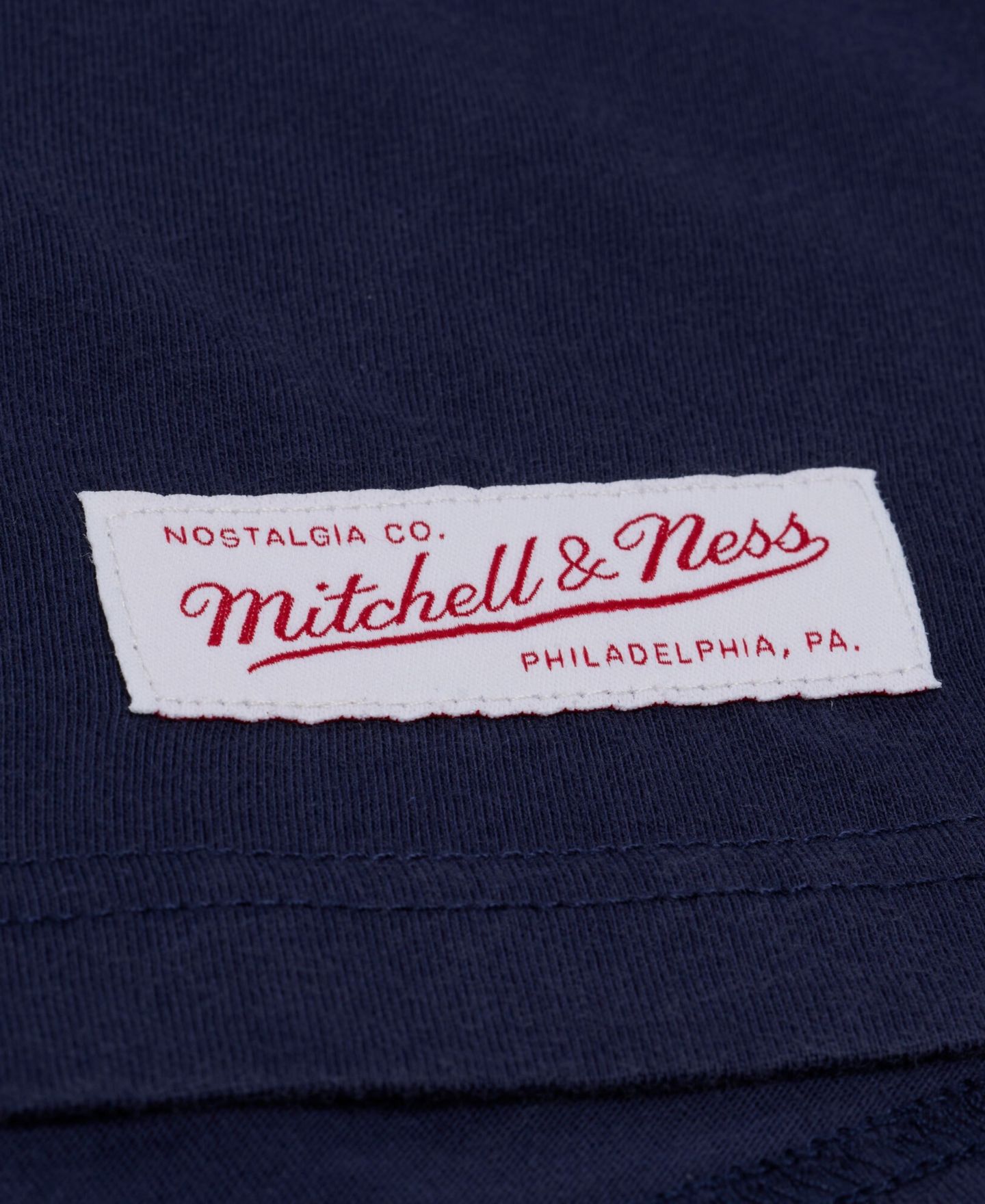 Женская футболка Mitchell & Ness Navy New York Yankees Core Essentials Boxy Crop — фото 4