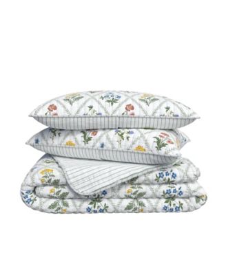 Floral Lattice Scalloped Quilt Set with Shams