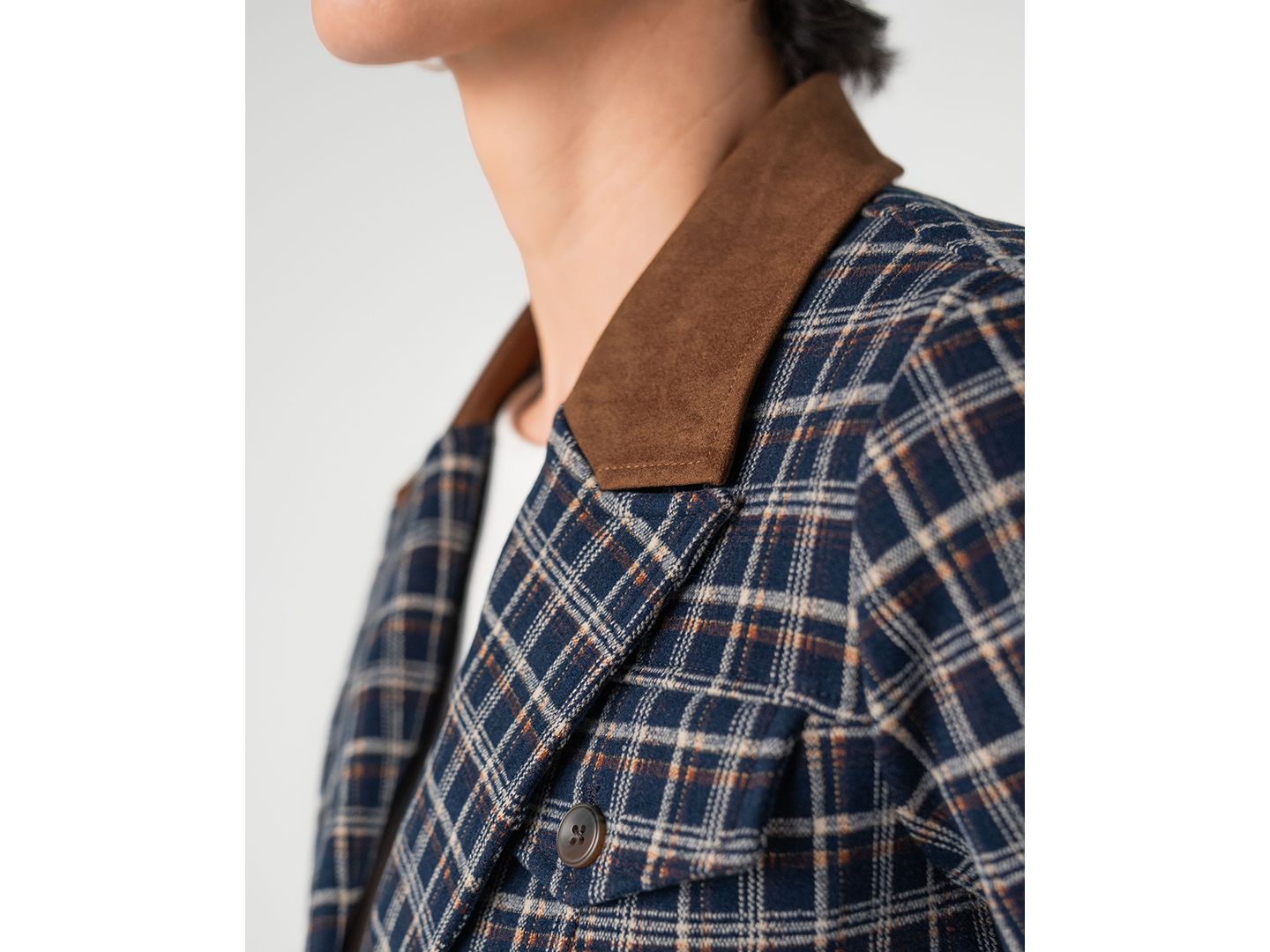 Женский пиджак Liverpool Los Angeles Stretch Plaid Unlined Cropped Blazer, цвет: Тёмно-синий разноцветный — фото 3