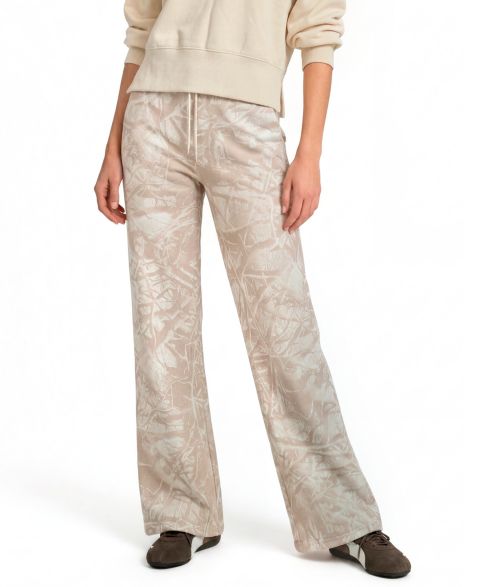 Женские брюки Puma ESS Camo Wide-Leg Fleece Sweatpants, цвет: Снежный