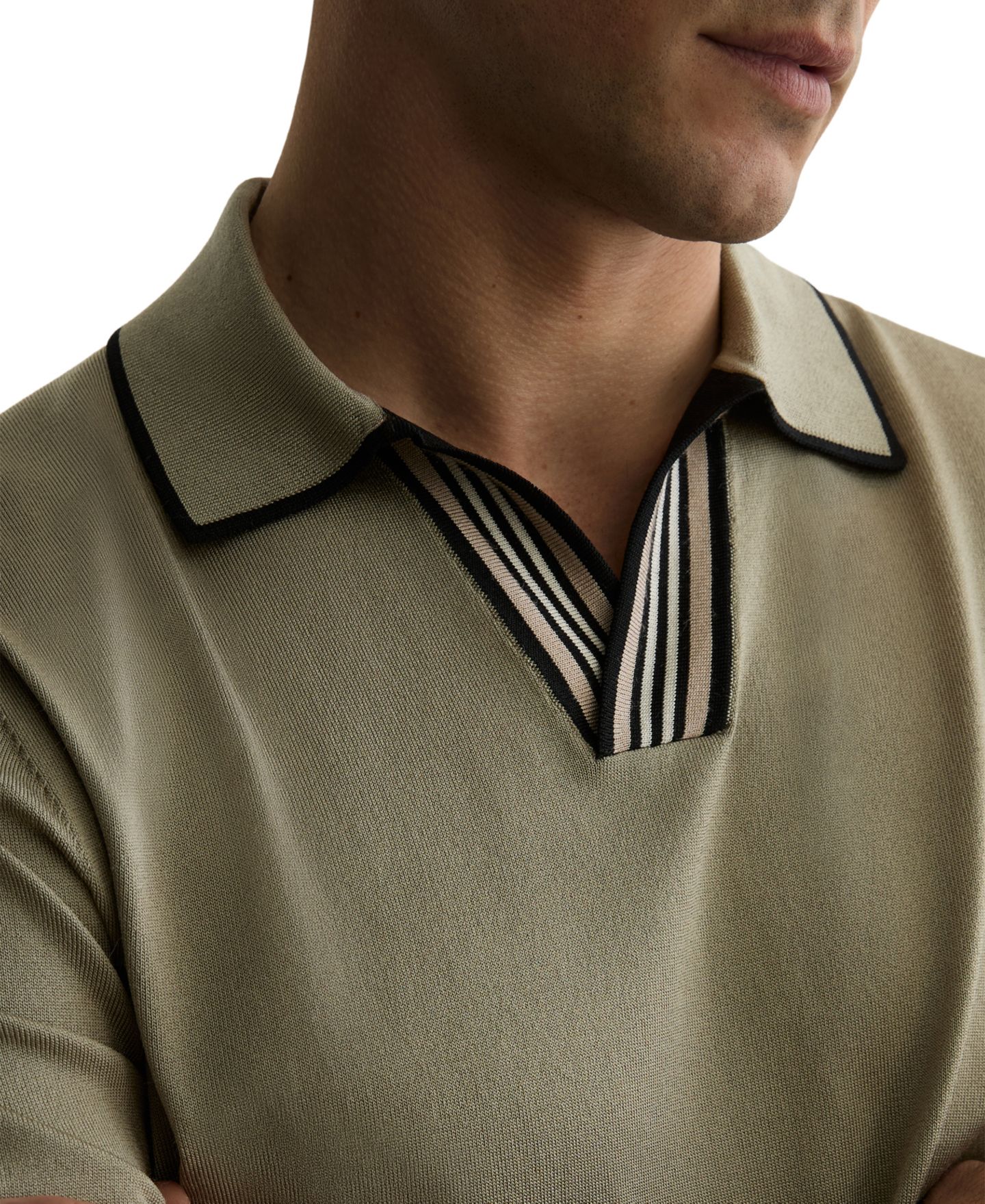 Мужское поло REISS Poole Compact-Knit Stripe-Tipped Regular Fit Polo Shirt, цвет: Шалфейный зелёный — фото 5