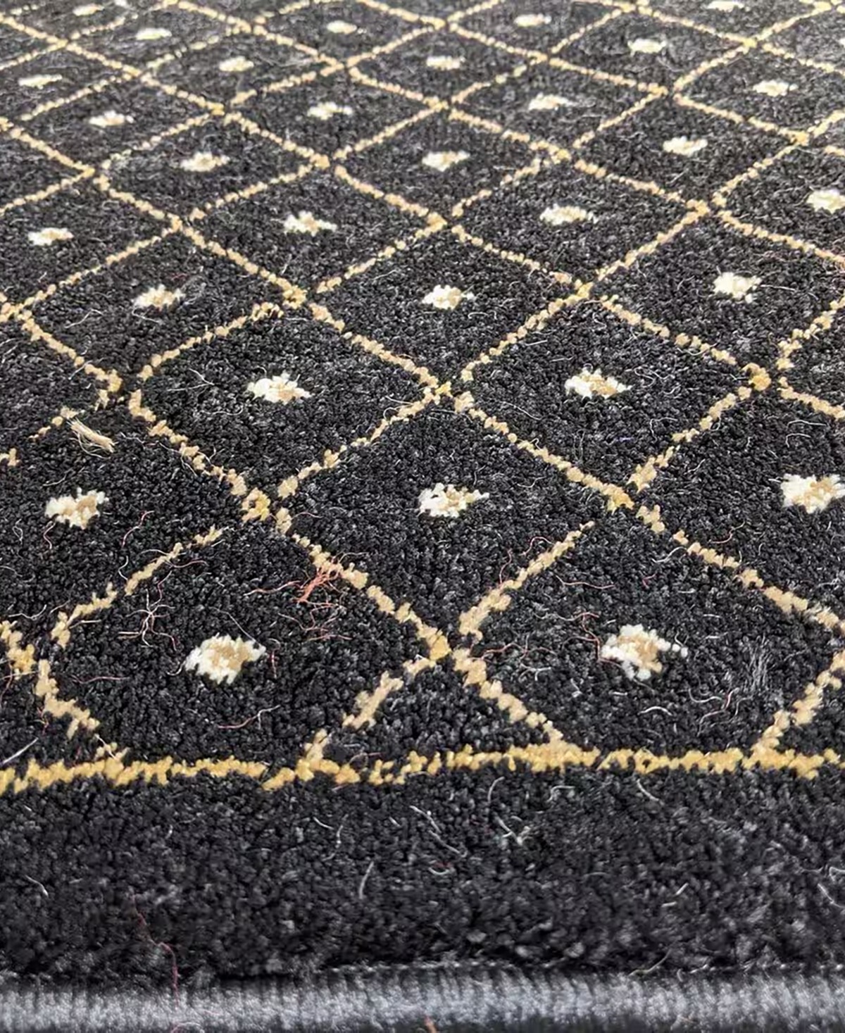 Closeout! Km Home 782/1610/Black Pesaro Black 3'3" x 4'11" Area Rug