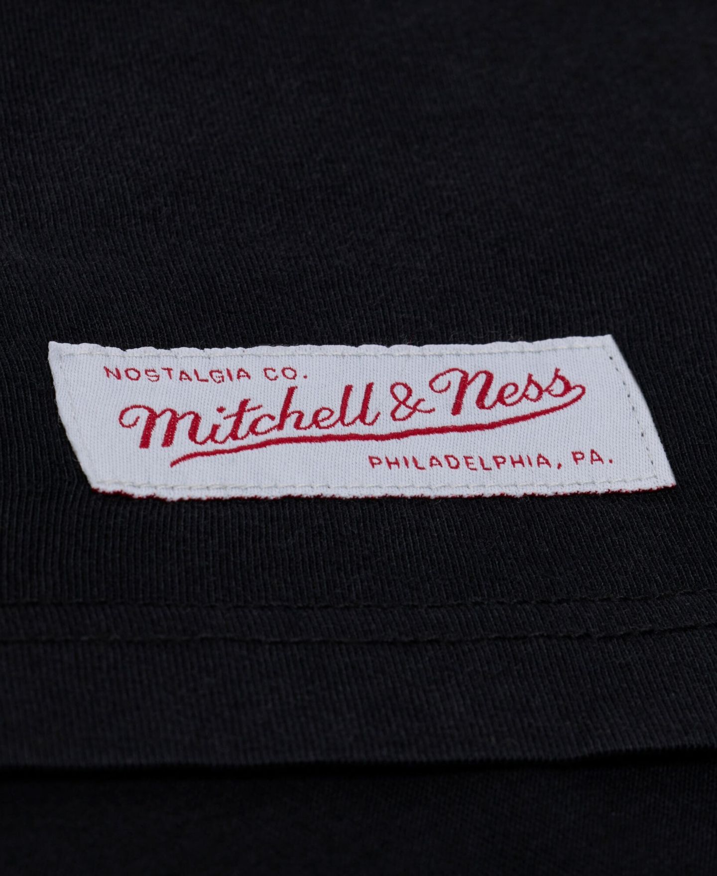 Мужская футболка Mitchell & Ness Black Oklahoma Sooners Monochrome Icon — фото 3