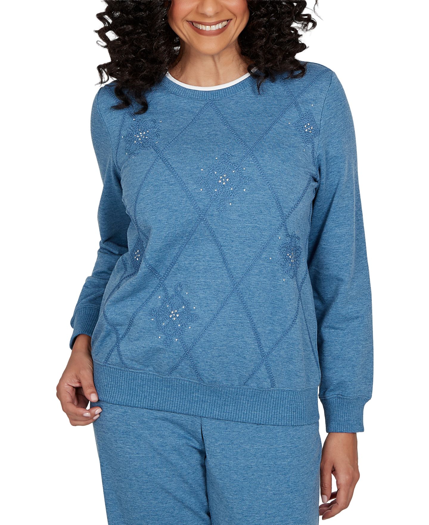 Женский свитер Alfred Dunner Long-Sleeve Crewneck Argyle Pullover Top, цвет: Джинсовый меланжевый — фото 1