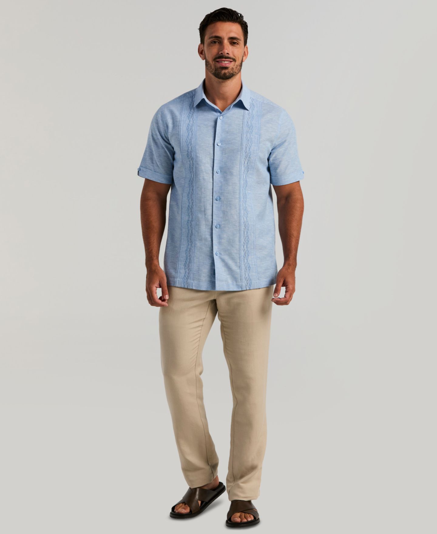 Мужская рубашка Cubavera Multi-Tuck Embroidery Classic-Fit Cotton-Linen Blend Short-Sleeve Guayabera, цвет: Синий — фото 2