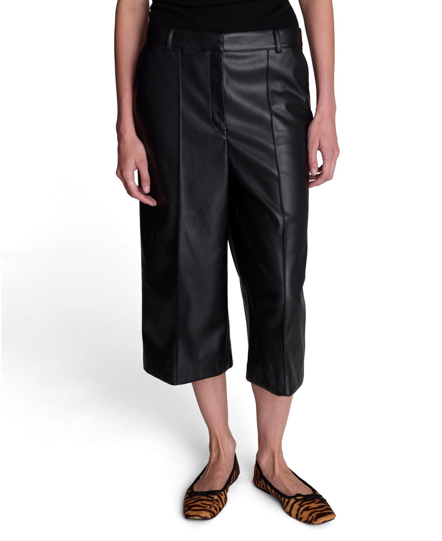 Женские шорты Kenneth Cole High-Waisted Faux-Leather High Rise Pintuck Long Short, цвет: Чёрный — фото 3