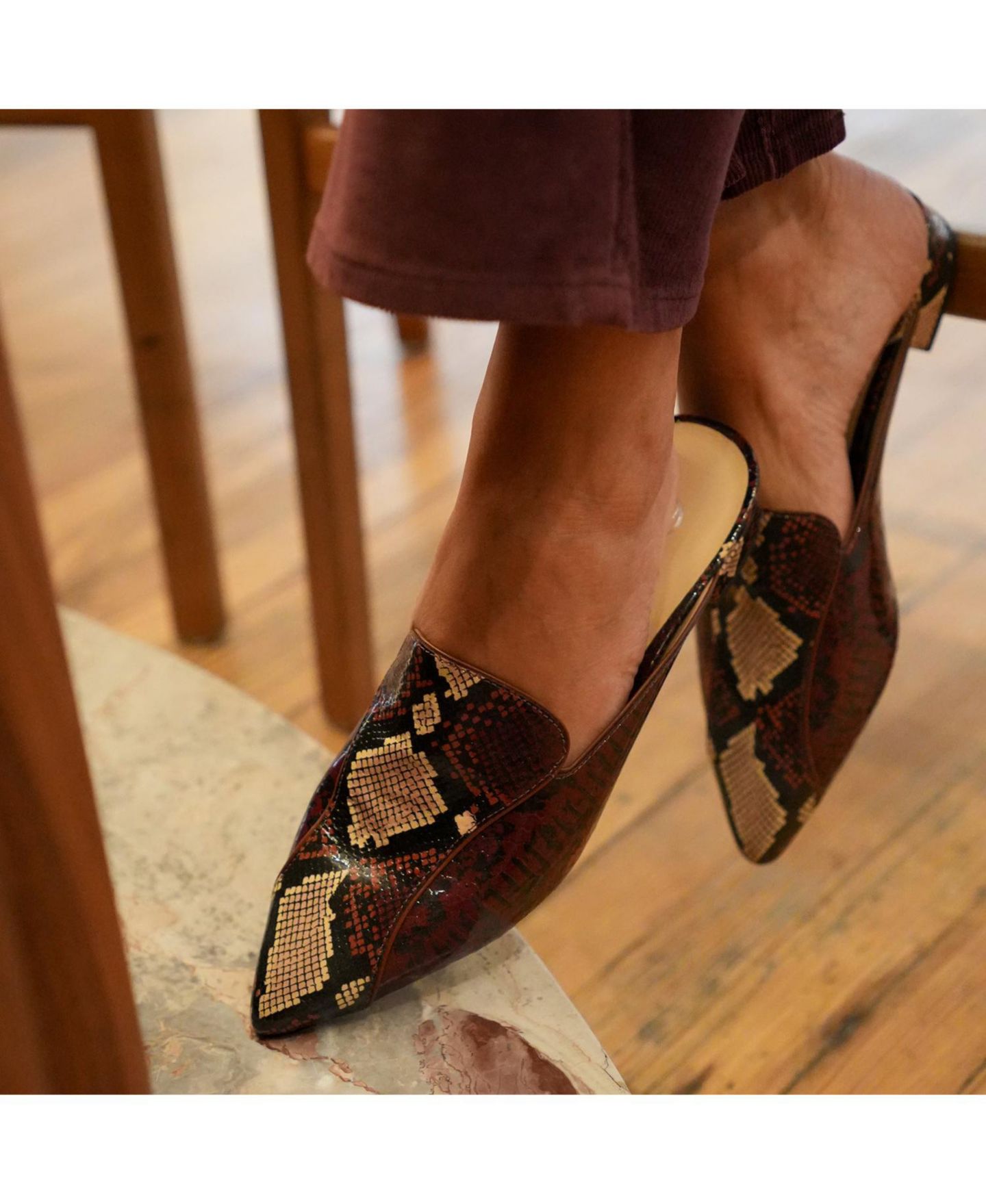 Женские сандалии Alterre Marilyn Pointed-Toe Block-Heel Python Loafer, цвет: Бордовый — фото 4