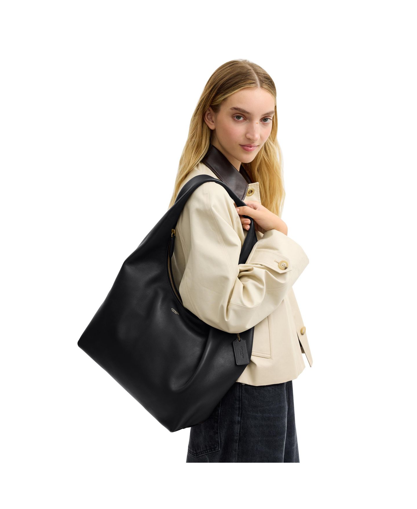 Женские сумки COACH Pillow Brooklyn Large Leather Hobo 34, цвет: Латунный / Чёрный — фото 3