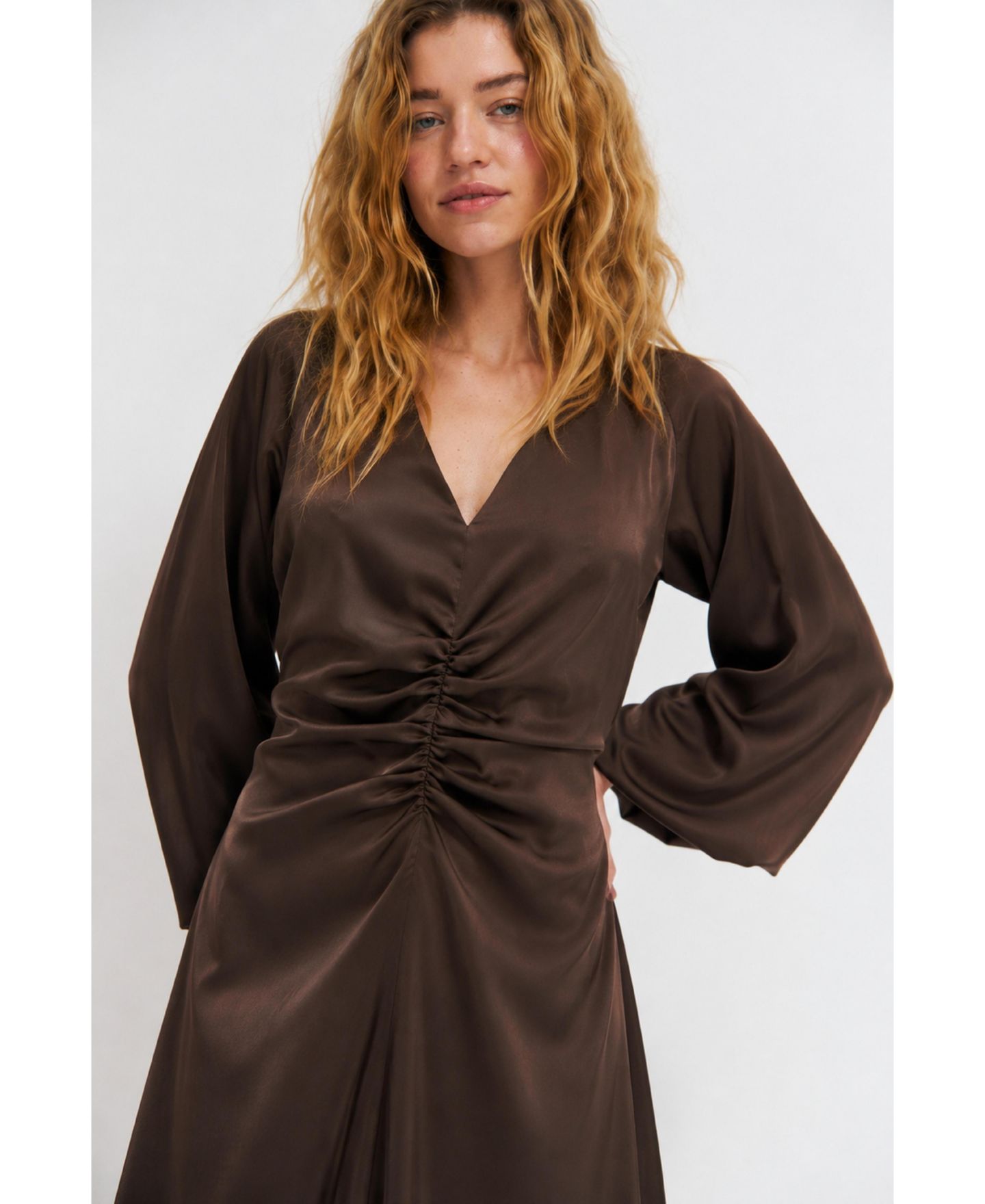 Женское платье CRAS Wrenlee Satin A-Line V-Neck Midi — фото 8