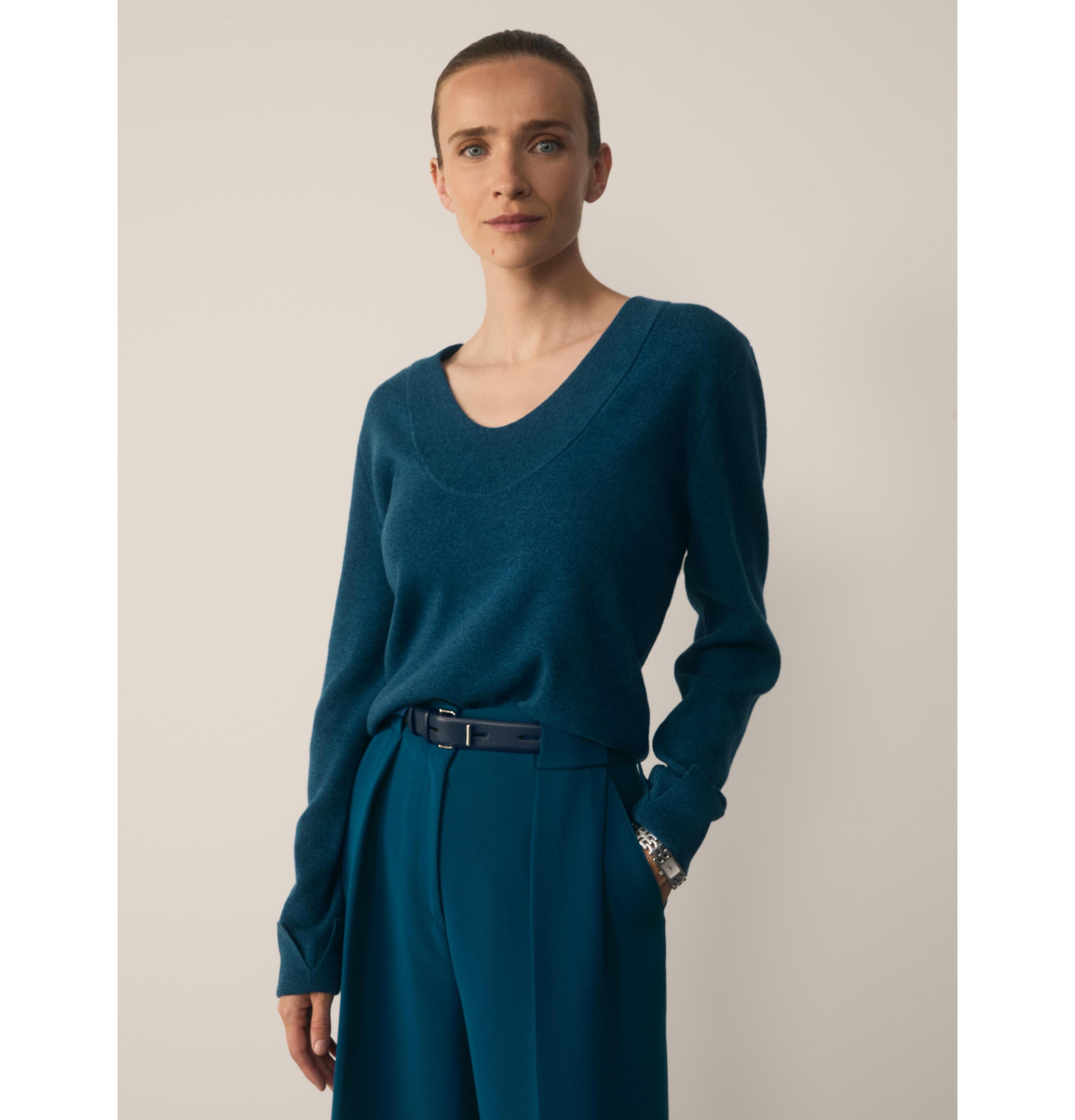 The Fold Women's Bellori Cashmere Long-Sleeve Scoop Neck Sweater