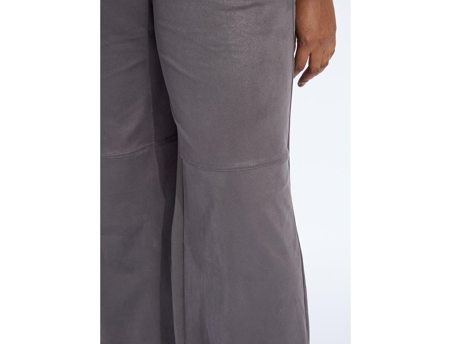 Женские брюки LYSSE Plus Size Amina Cropped Wide-Leg Faux Suede, цвет: Графитовый — фото 6