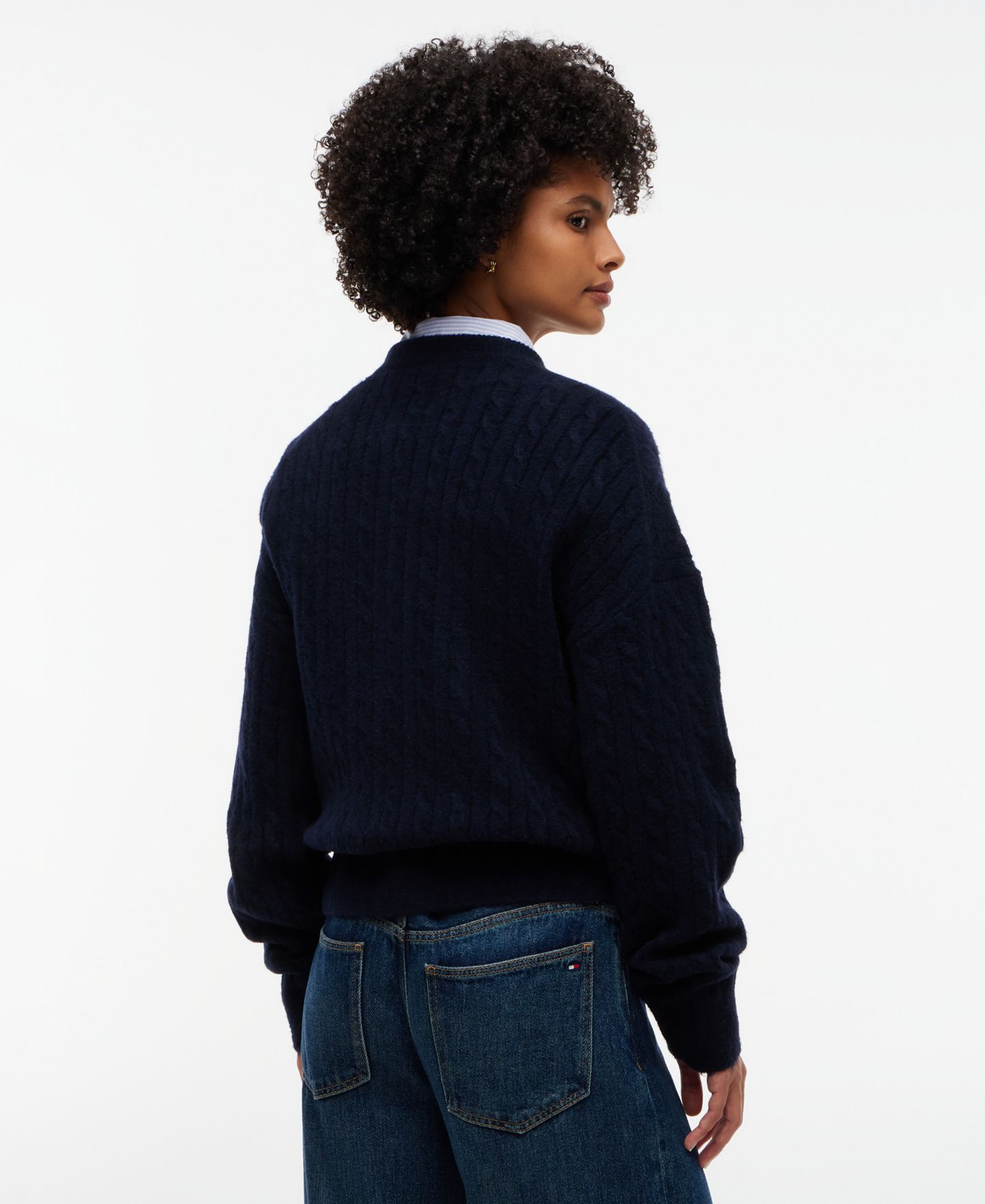 Женский свитер Tommy Hilfiger Cable-Knit Crewneck Embroidered Crest, цвет: Тёмный синий — фото 4