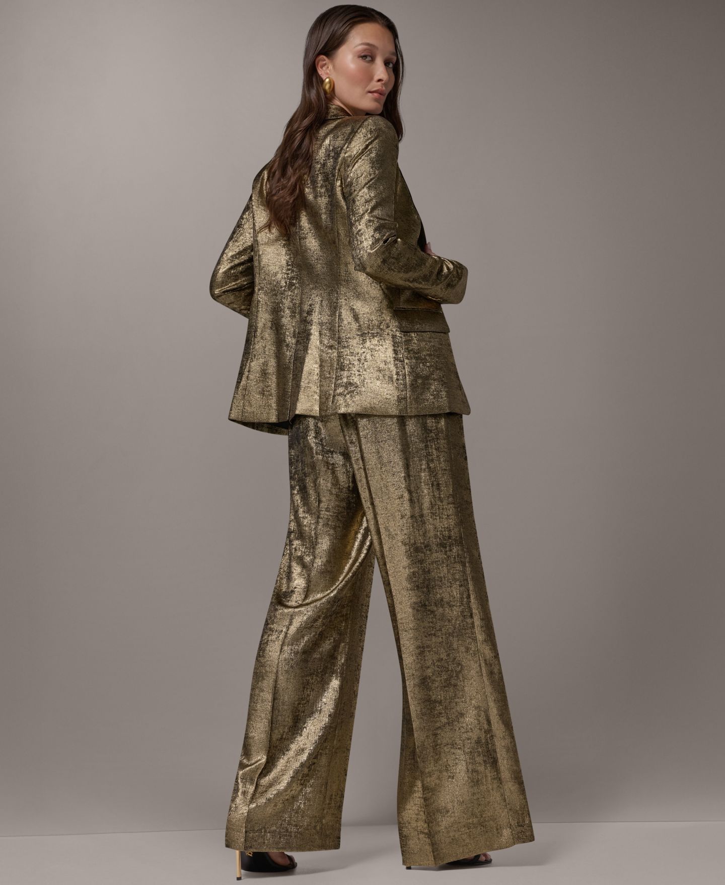 Женский бархатный блейзер Donna Karan New York с острыми лацканами, цвет: Золотой — фото 15