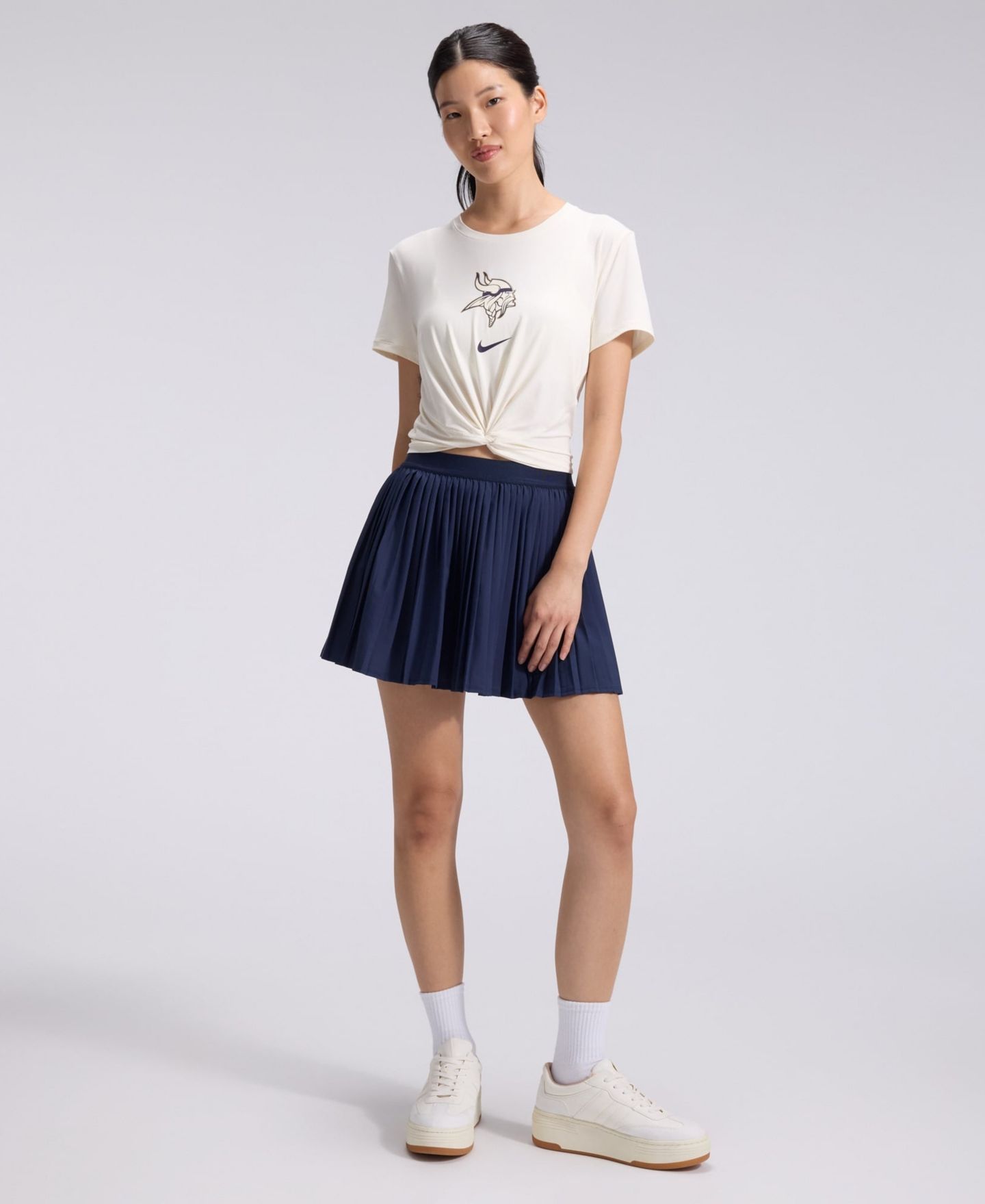Женская футболка Nike Cream Minnesota Vikings 2026 Rivalries Collection Classic Twist Cropped — фото 3