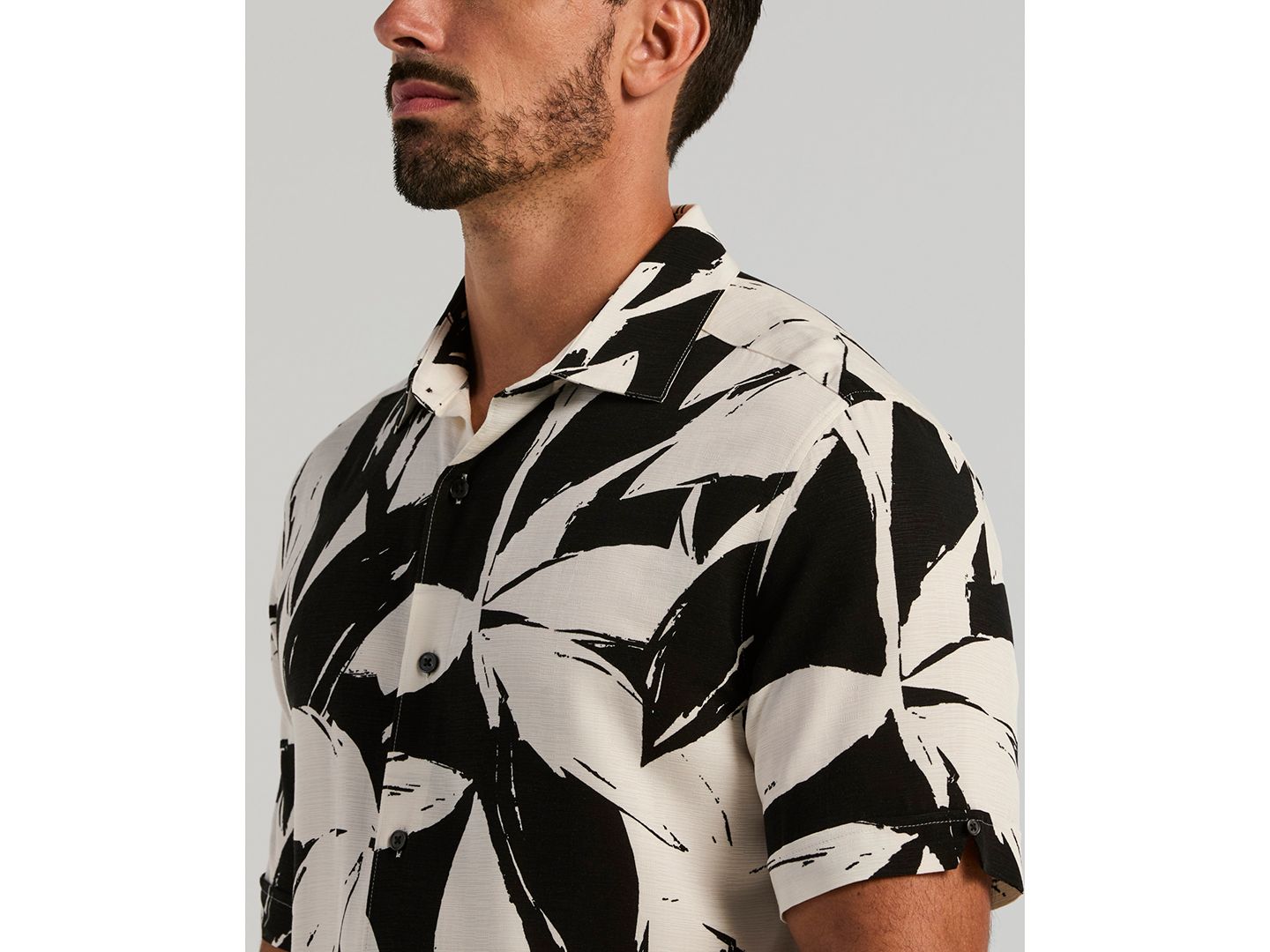 Мужская рубашка Cubavera Classic-Fit Tropical-Print Point-Collar Short-Sleeve, цвет: Egret — фото 3
