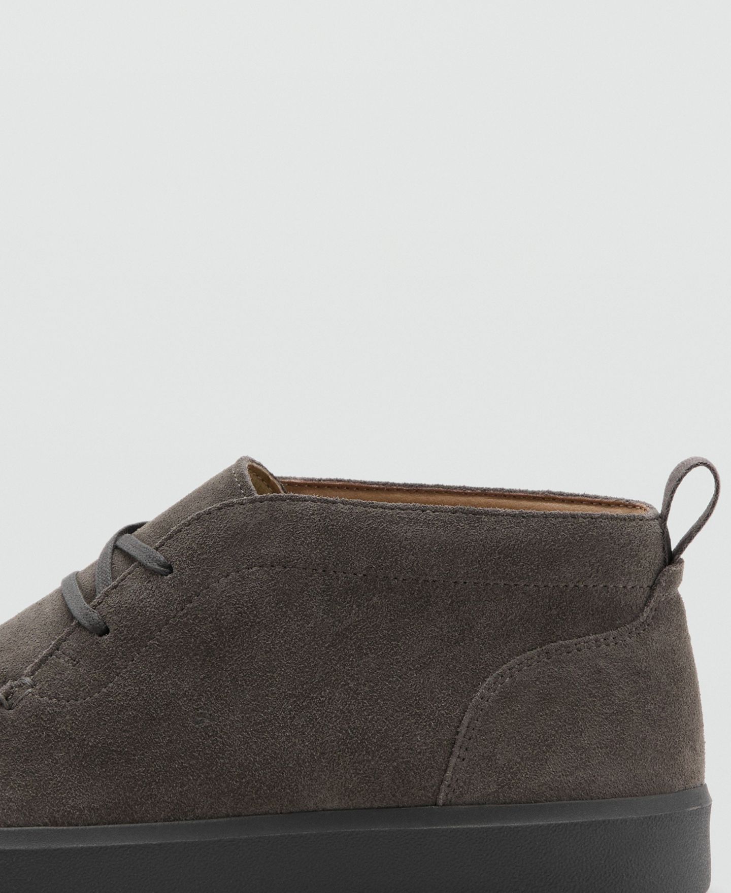 Мужские ботинки MANGO Essentials Lace-up Suede Chukka, цвет: Серый — фото 5