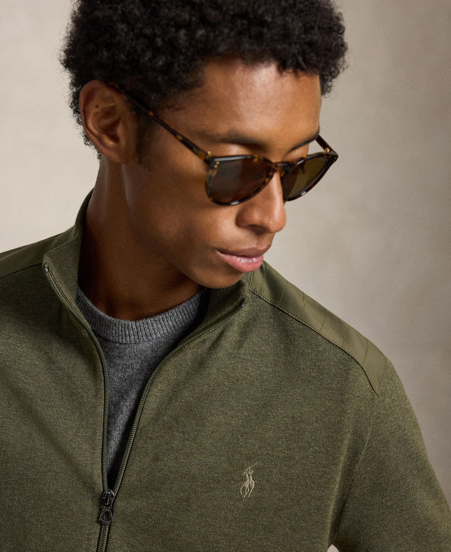 Мужской кардиган Polo Ralph Lauren Hybrid обычного кроя с воротником-стойкой на молнии, цвет: Оливковый комбинированный — фото 3